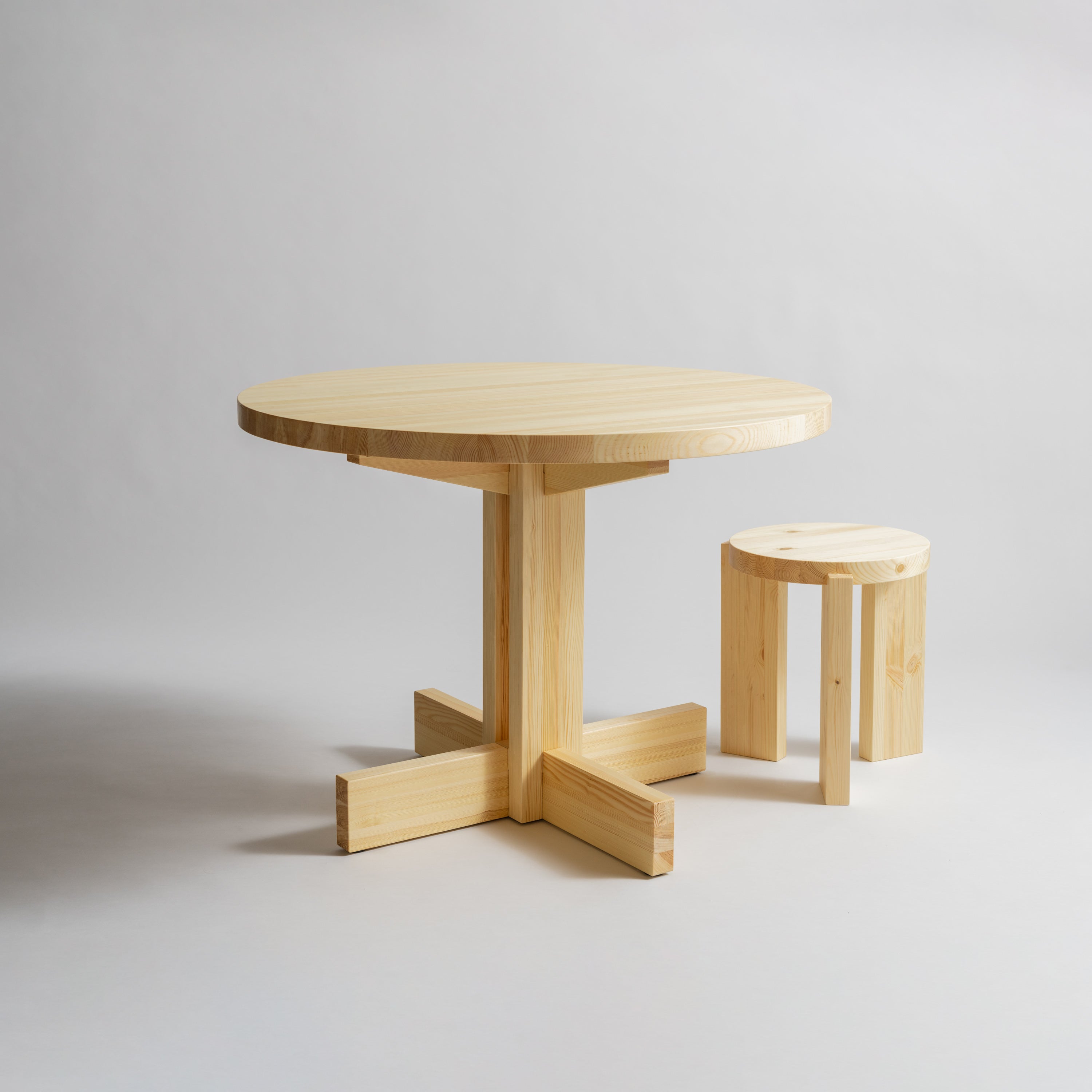 Vaarnii - 001 Dining Table Round