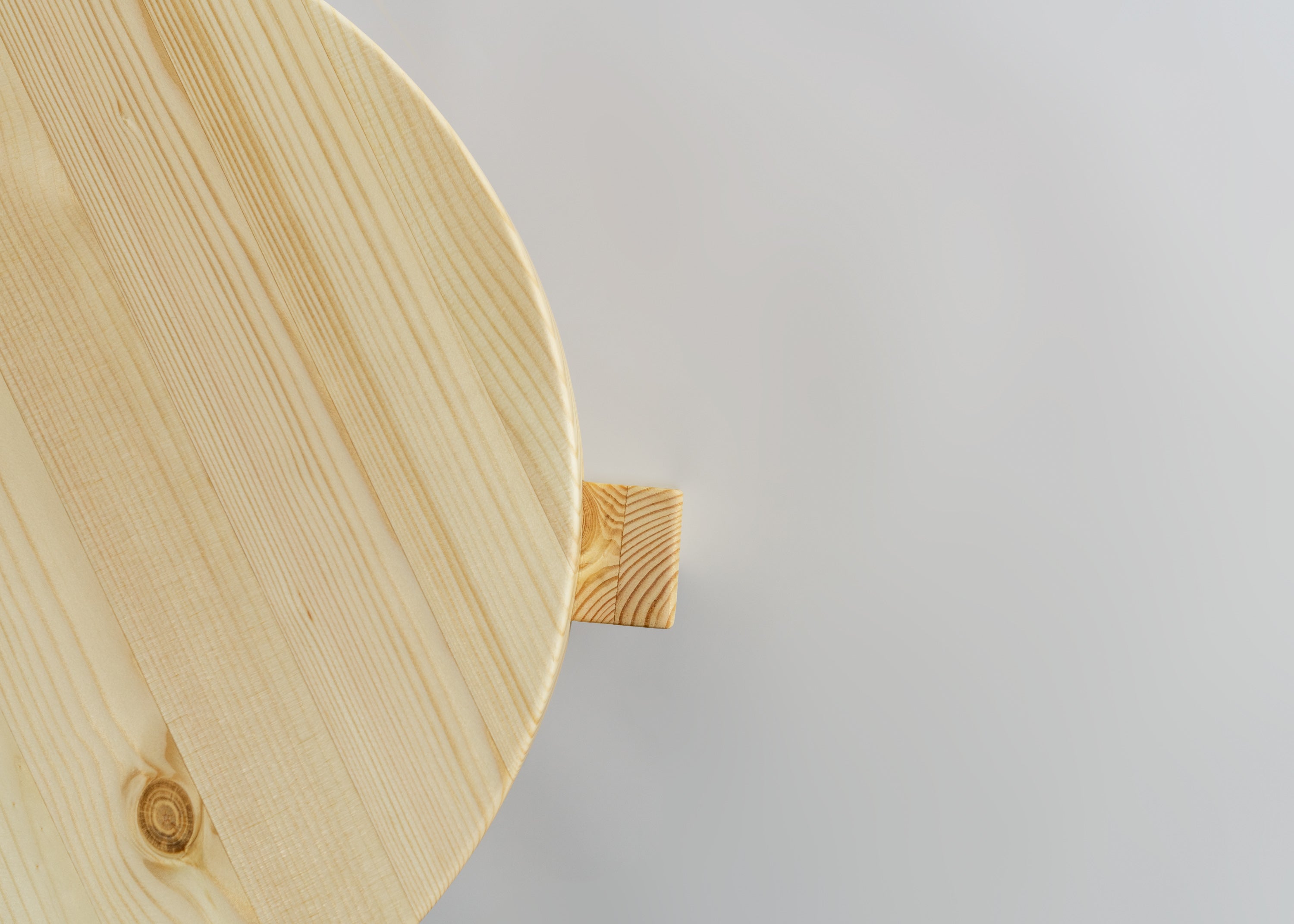 Vaarnii - 001 Stool / Taburet i fyrretræ