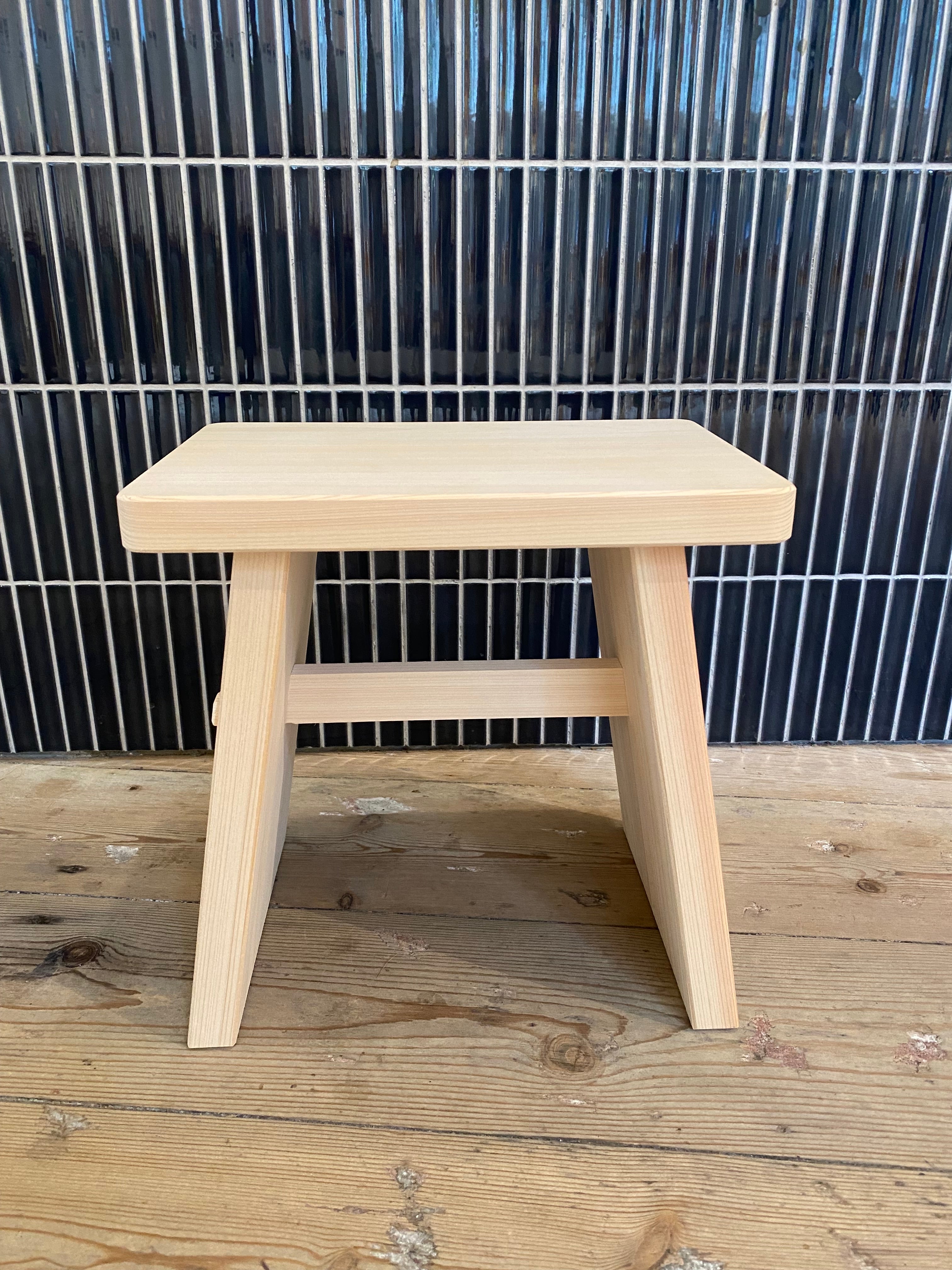Small Japanese stools / bath chair in hinoki wood