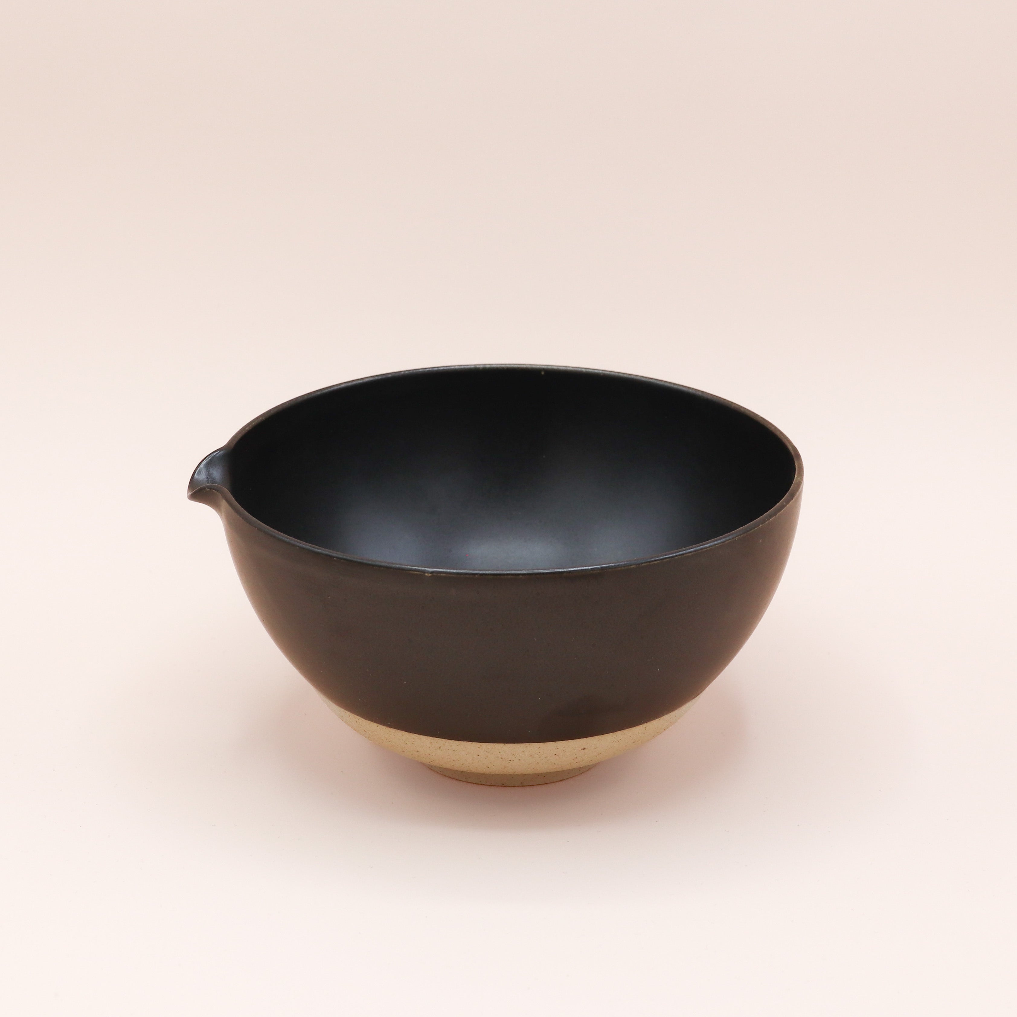 (Price missing) Katakuchi matcha bowl from Ha´ - Black with pouring spout