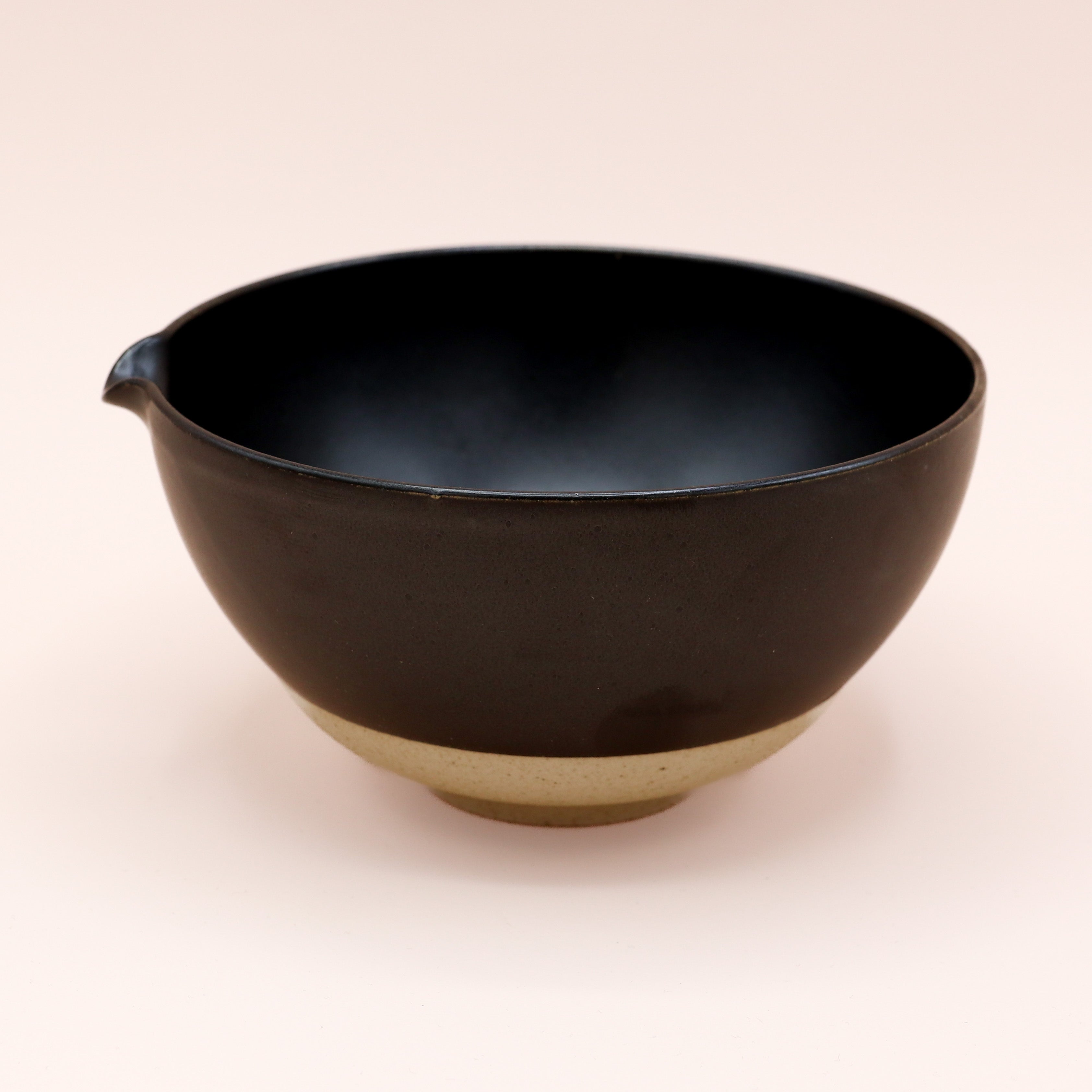 (Price missing) Katakuchi matcha bowl from Ha´ - Black with pouring spout