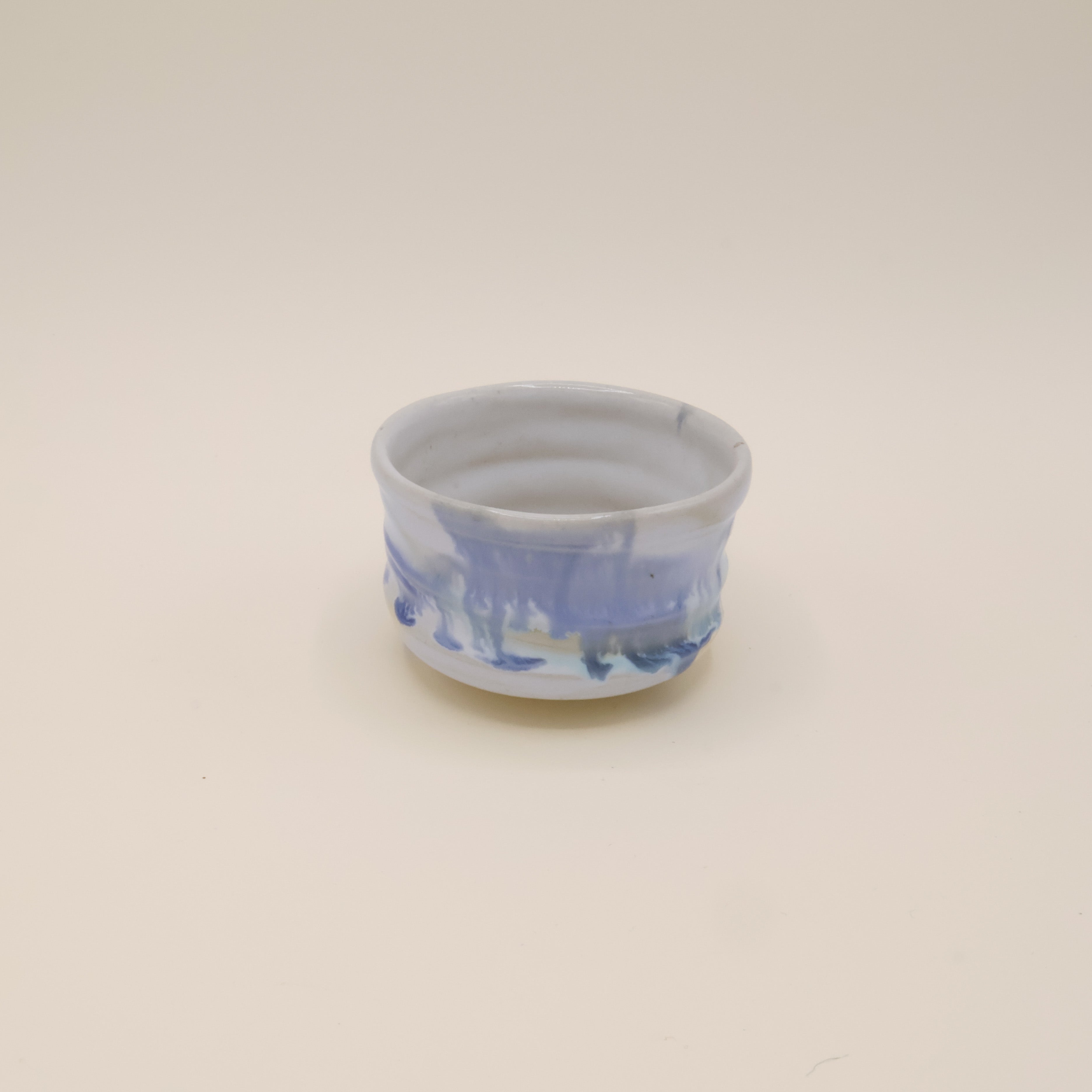 (SKU and quantity) Matcha cup - Small white with blue shades glaze