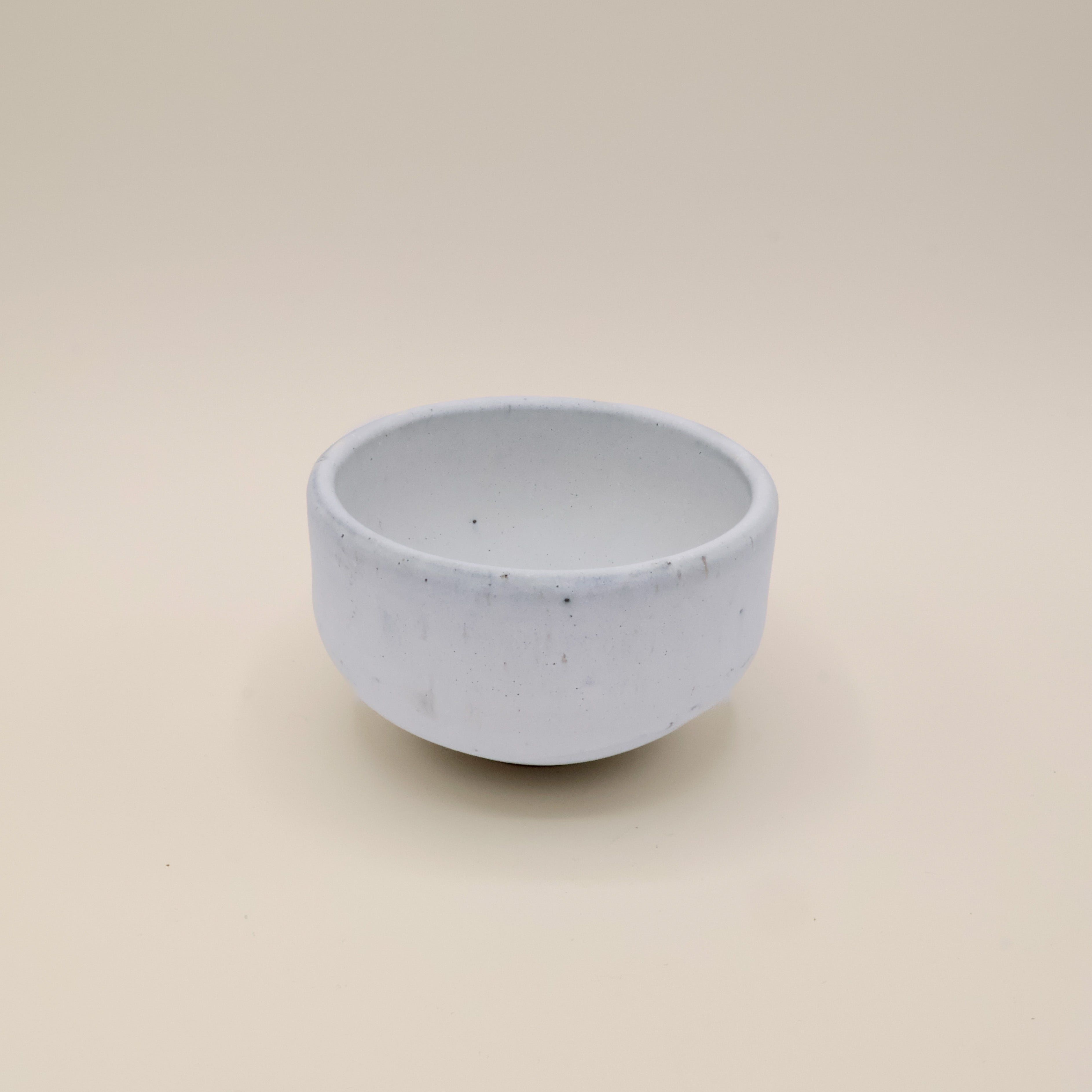 Matchakop - Mat hvid glasur med blåt skær