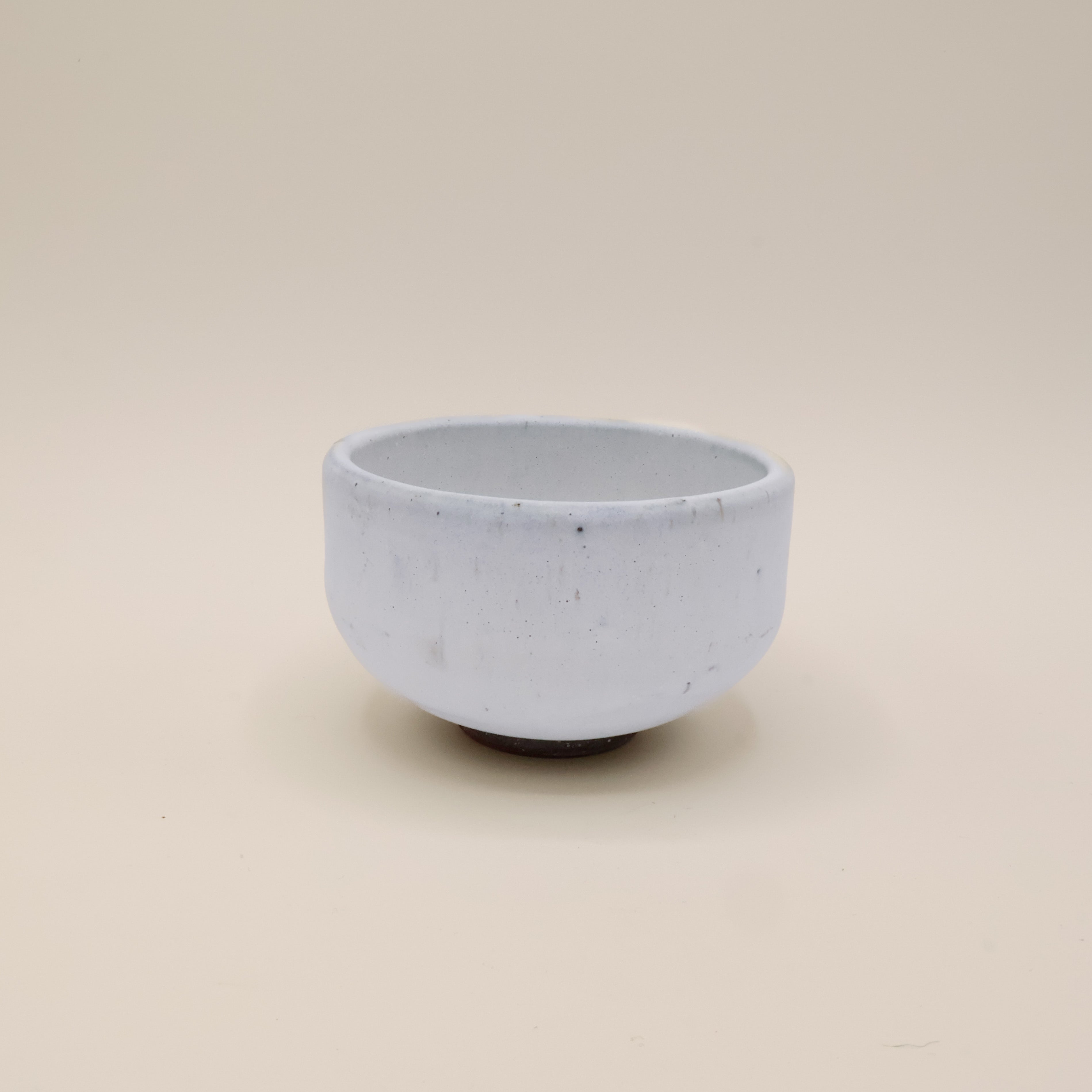 Matchakop - Mat hvid glasur med blåt skær