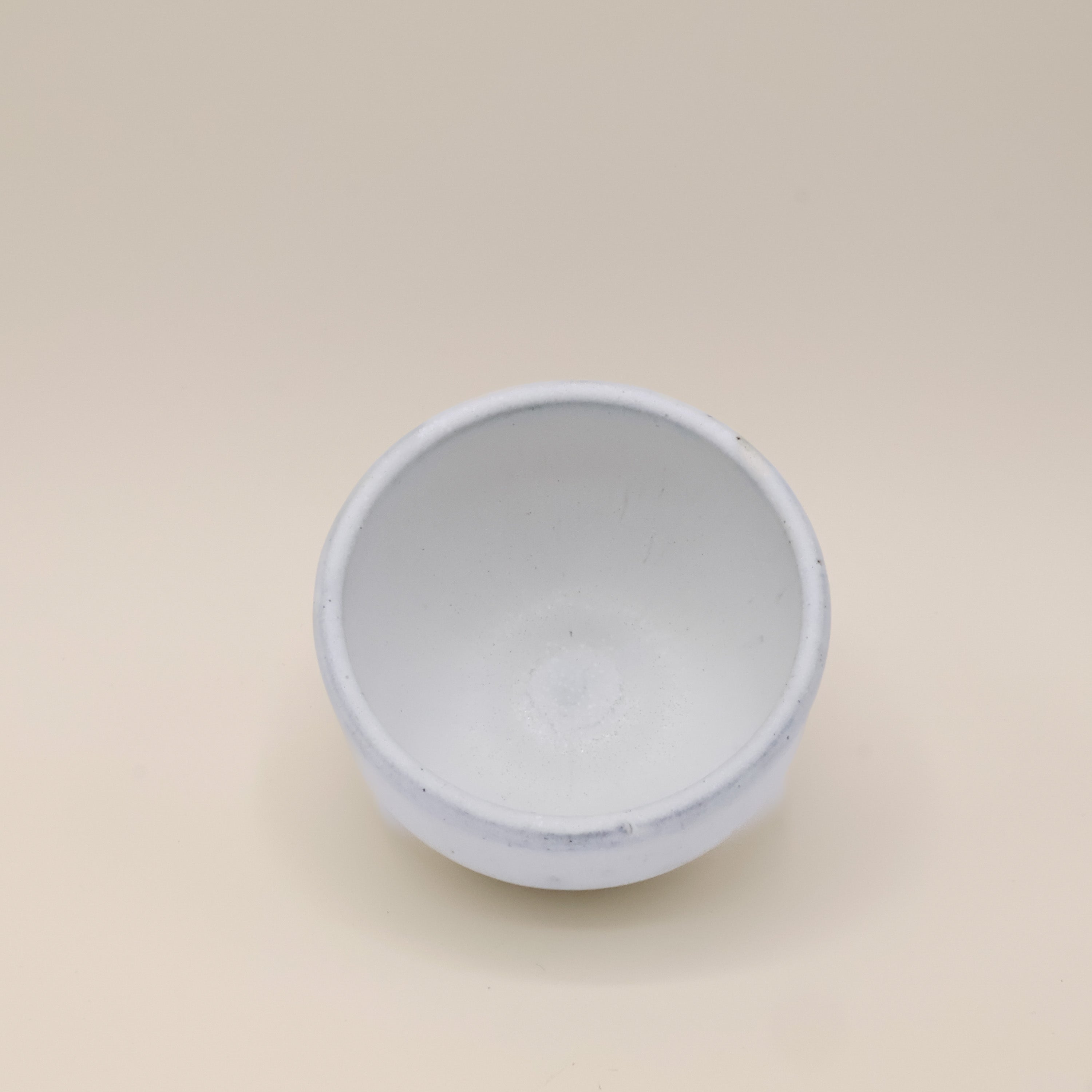 Matchakop - Mat hvid glasur med blåt skær