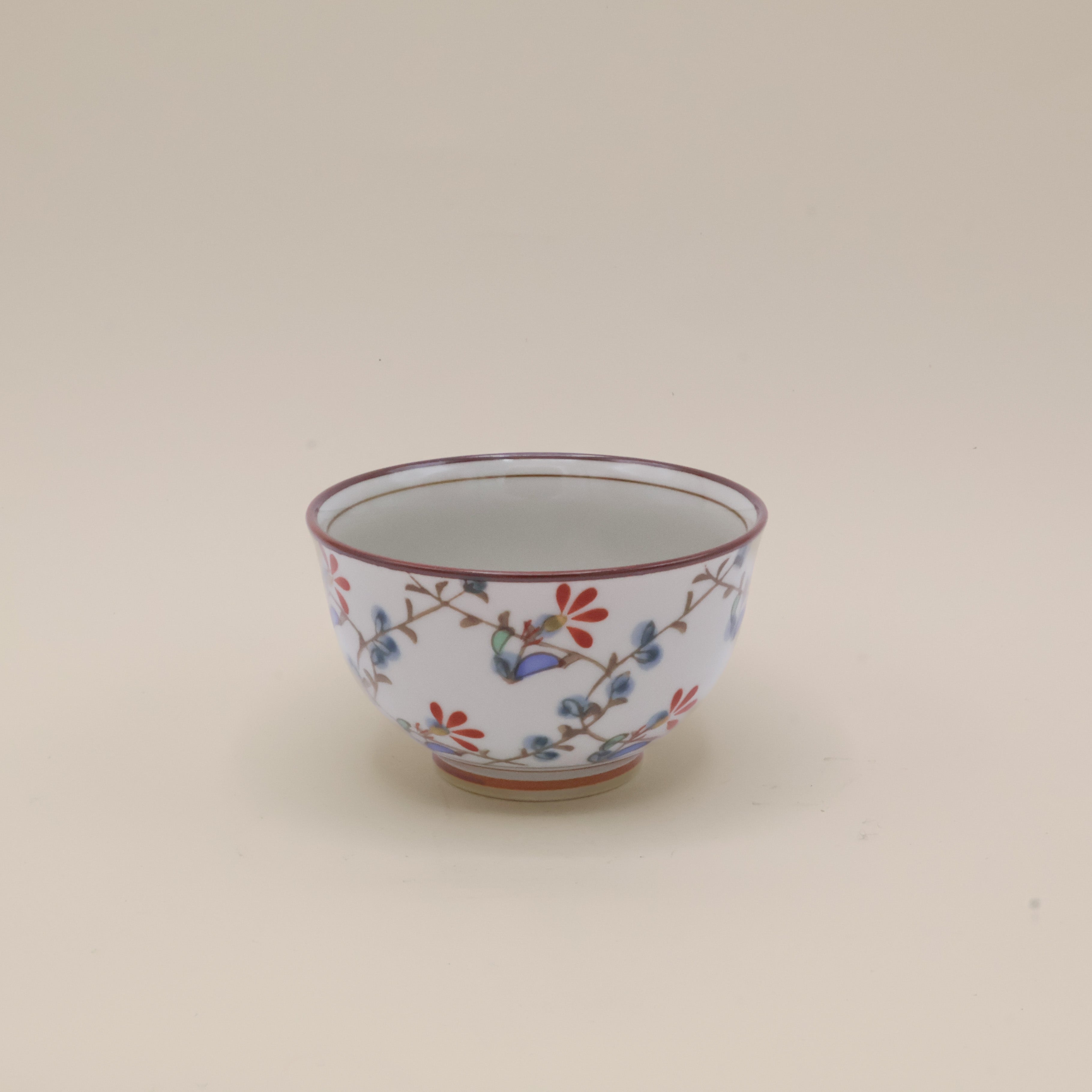 Bowl/teacup with blue and red flowers
