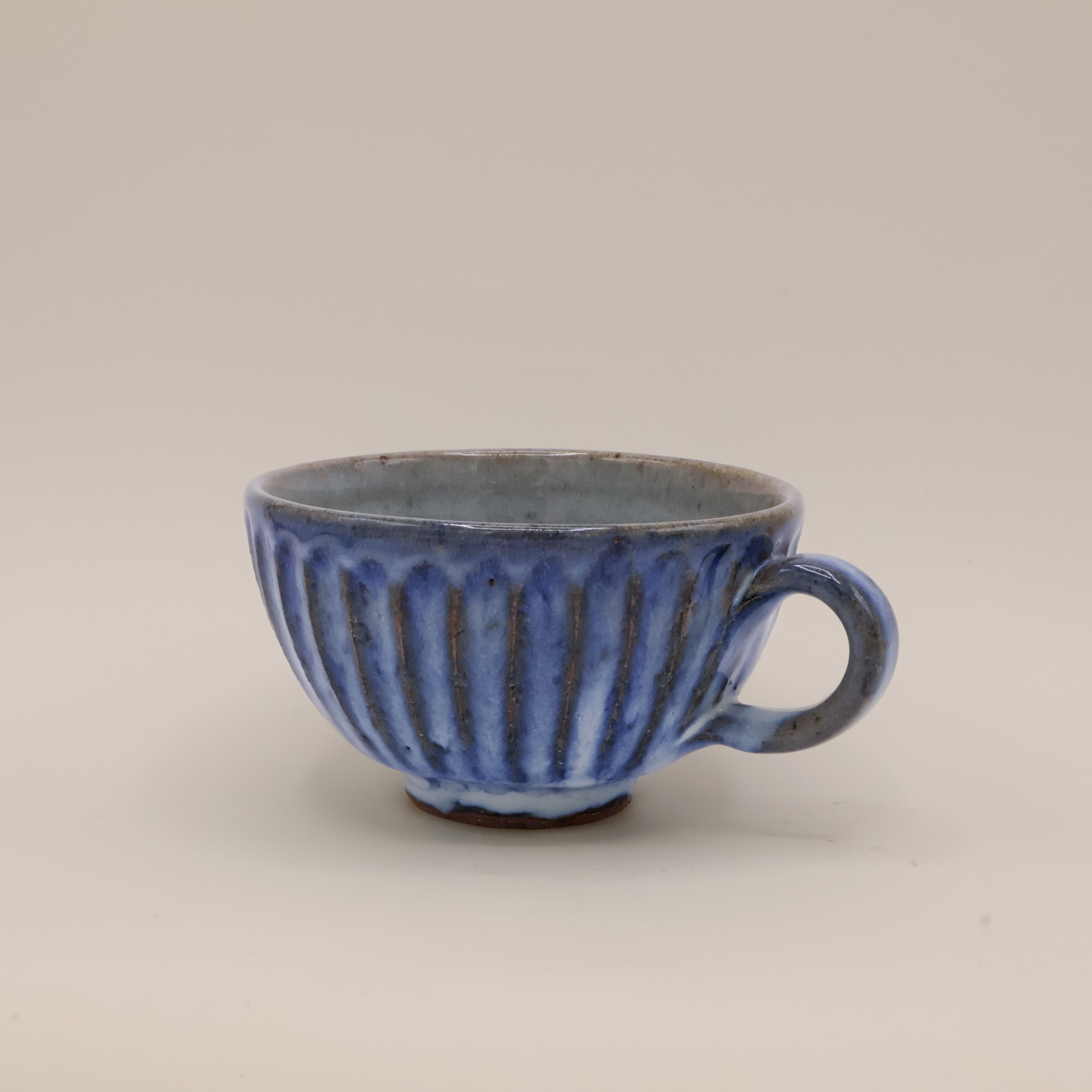 Stor kop med blå glasur