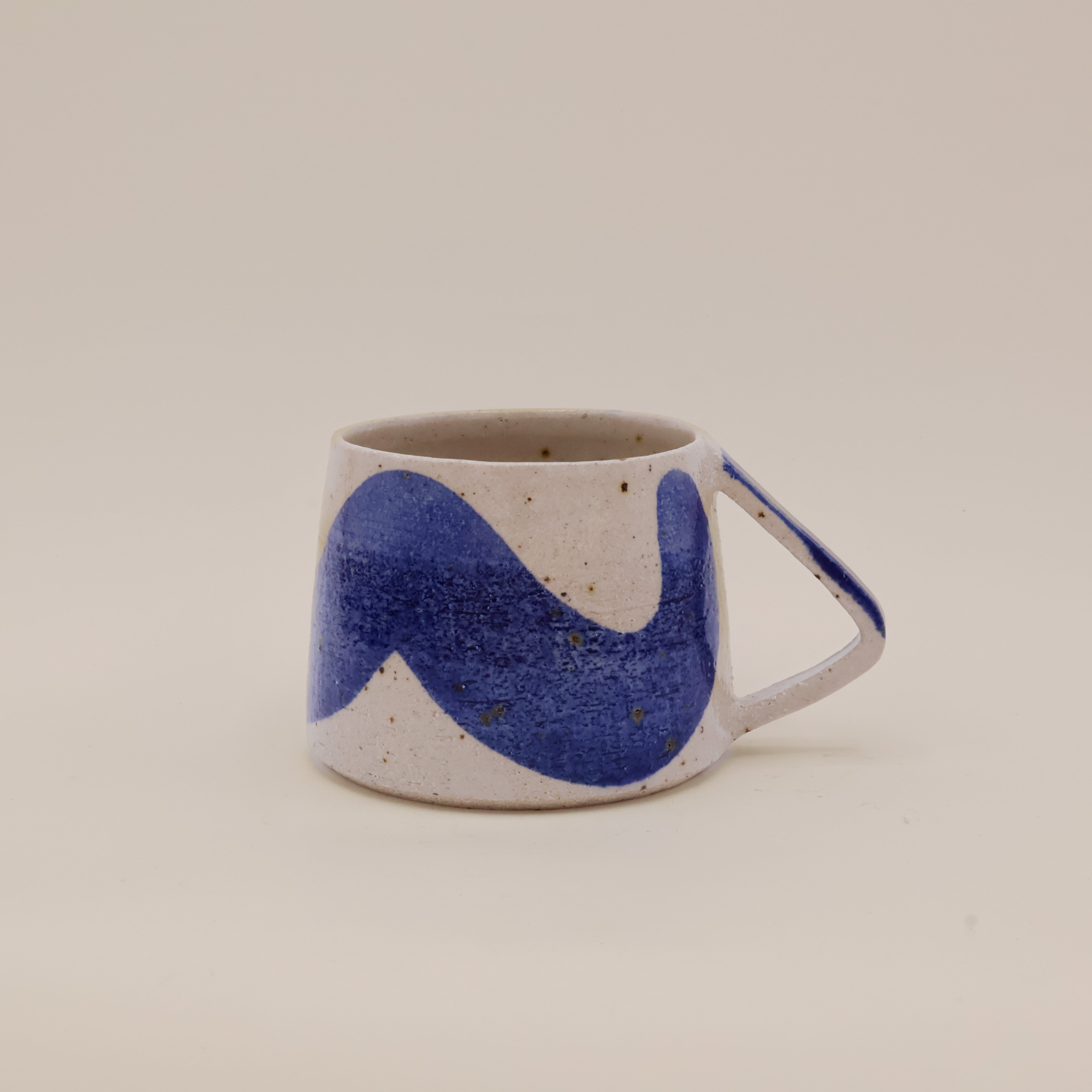 Wavy cup with blue wave