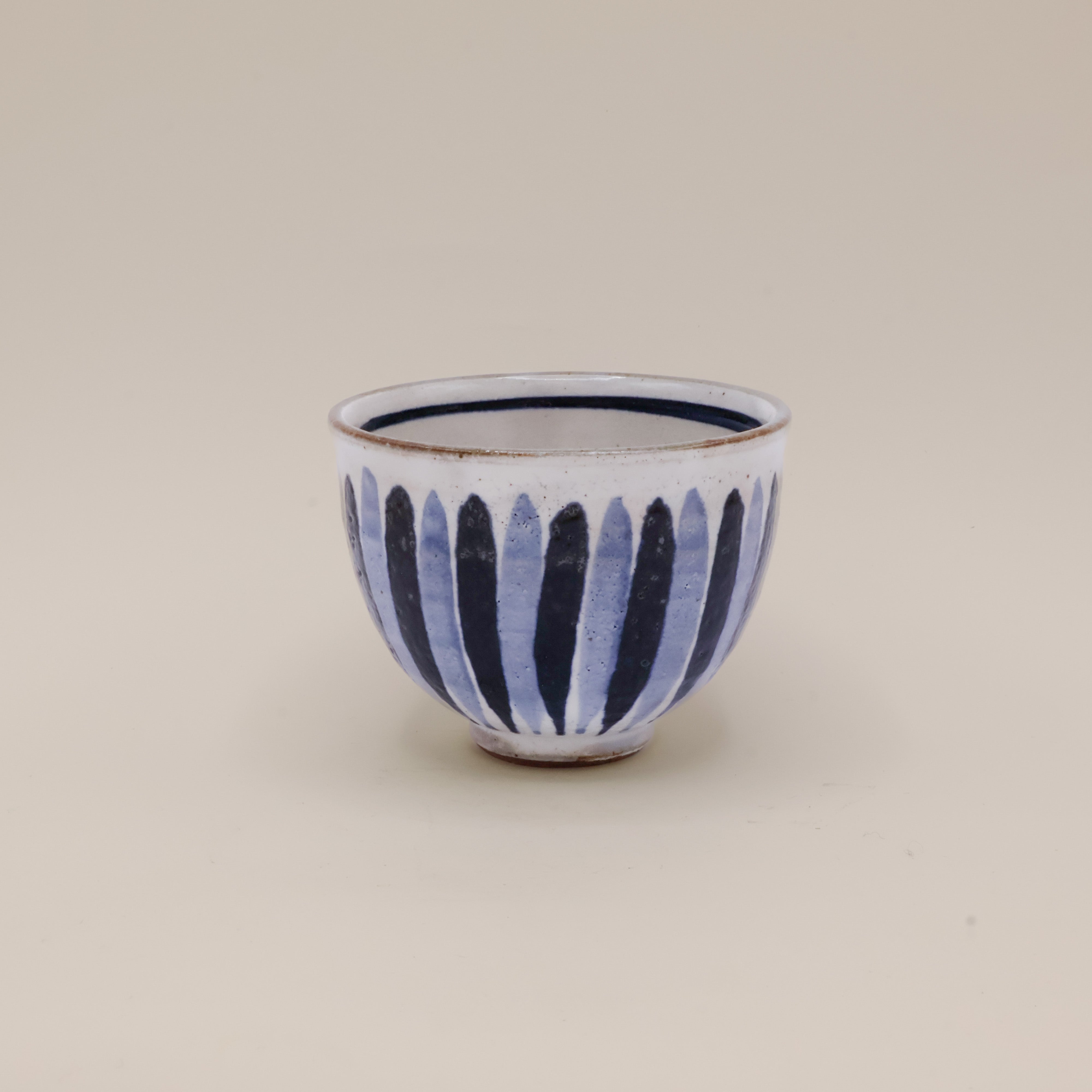 Håndlavet japansk kop med blå striber