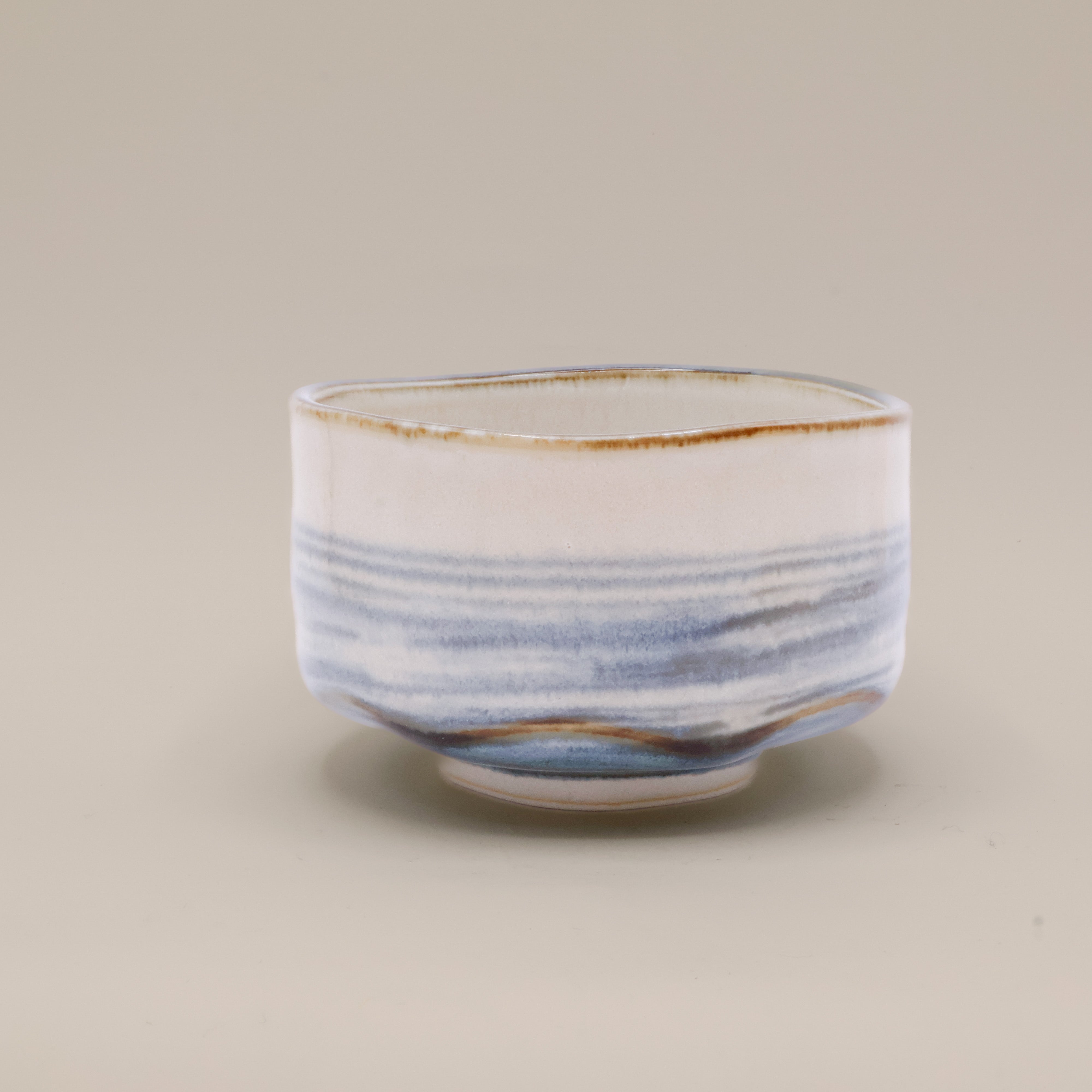 Matchakop - Blå glasur og brun kant