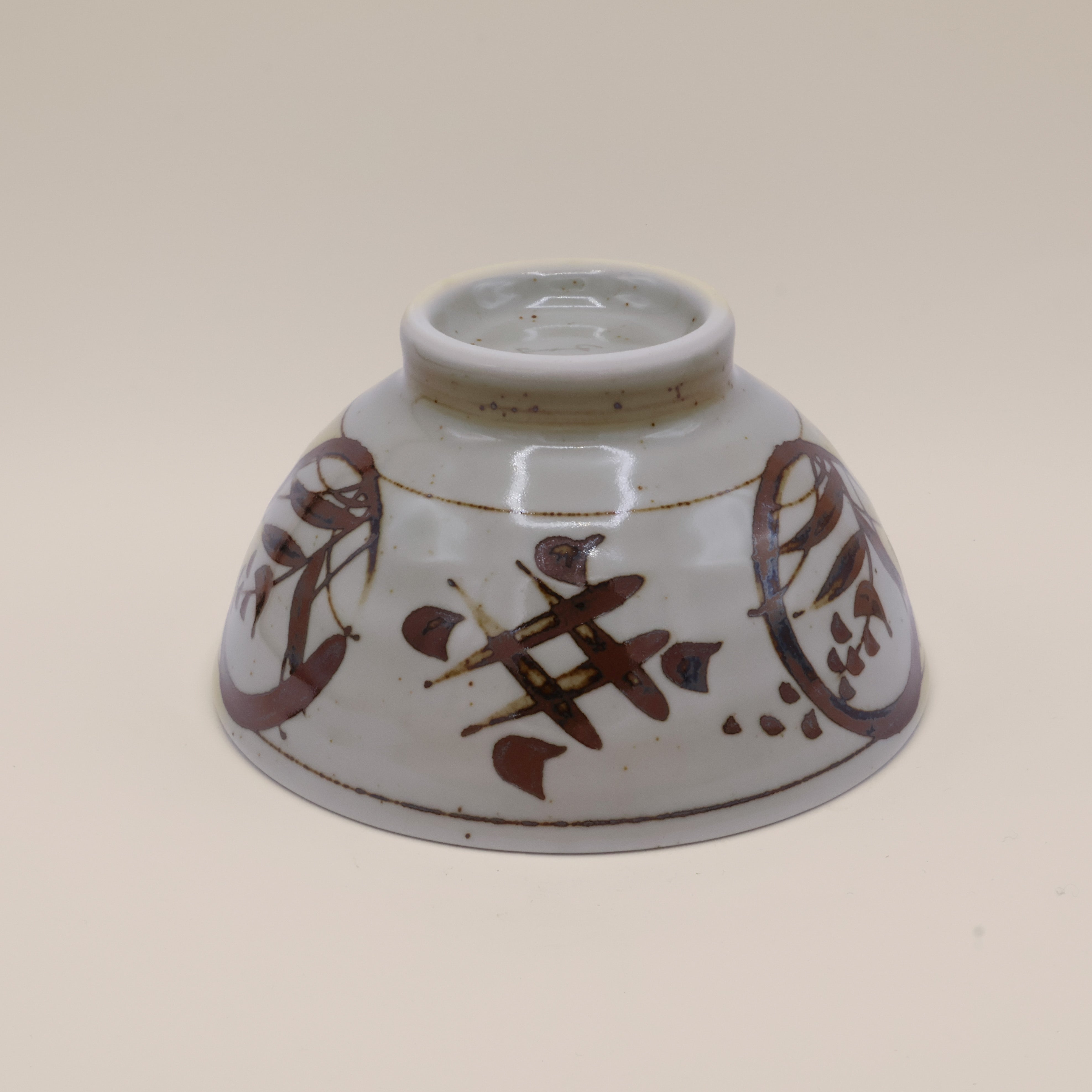 Noodle bowl with brown motifs