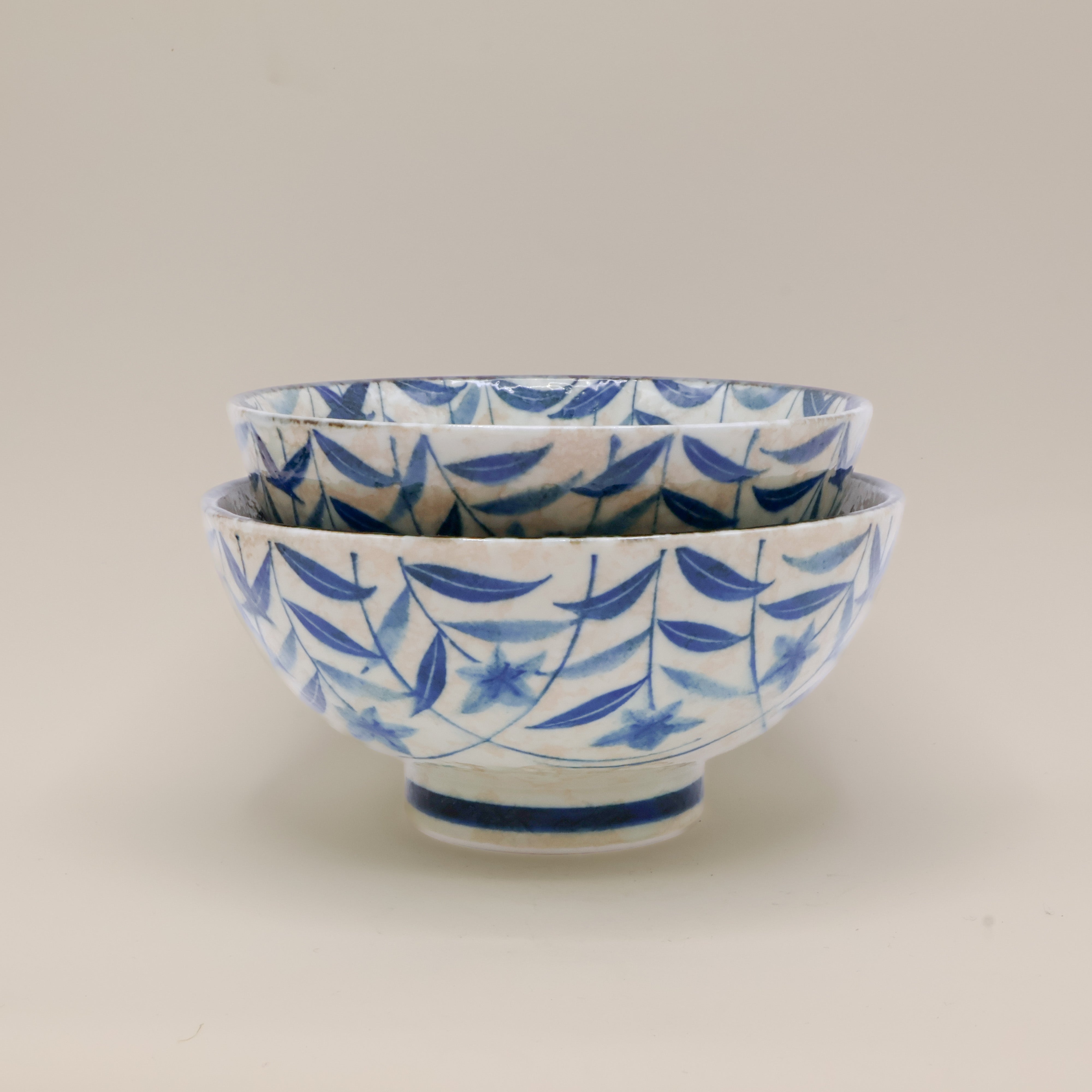 Nudelskål med blåt blomstermotiv