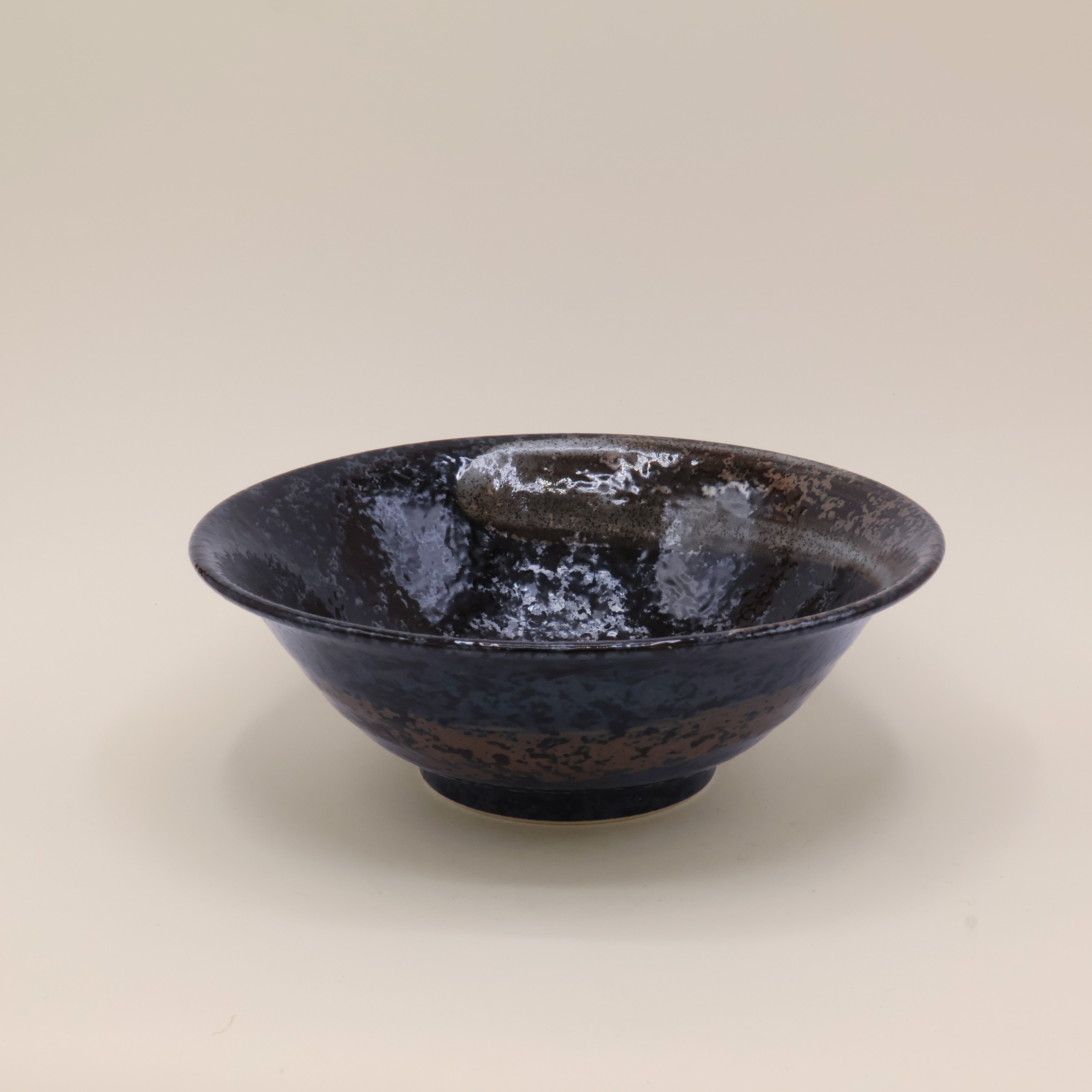 Ramen bowl in dark shades with rim