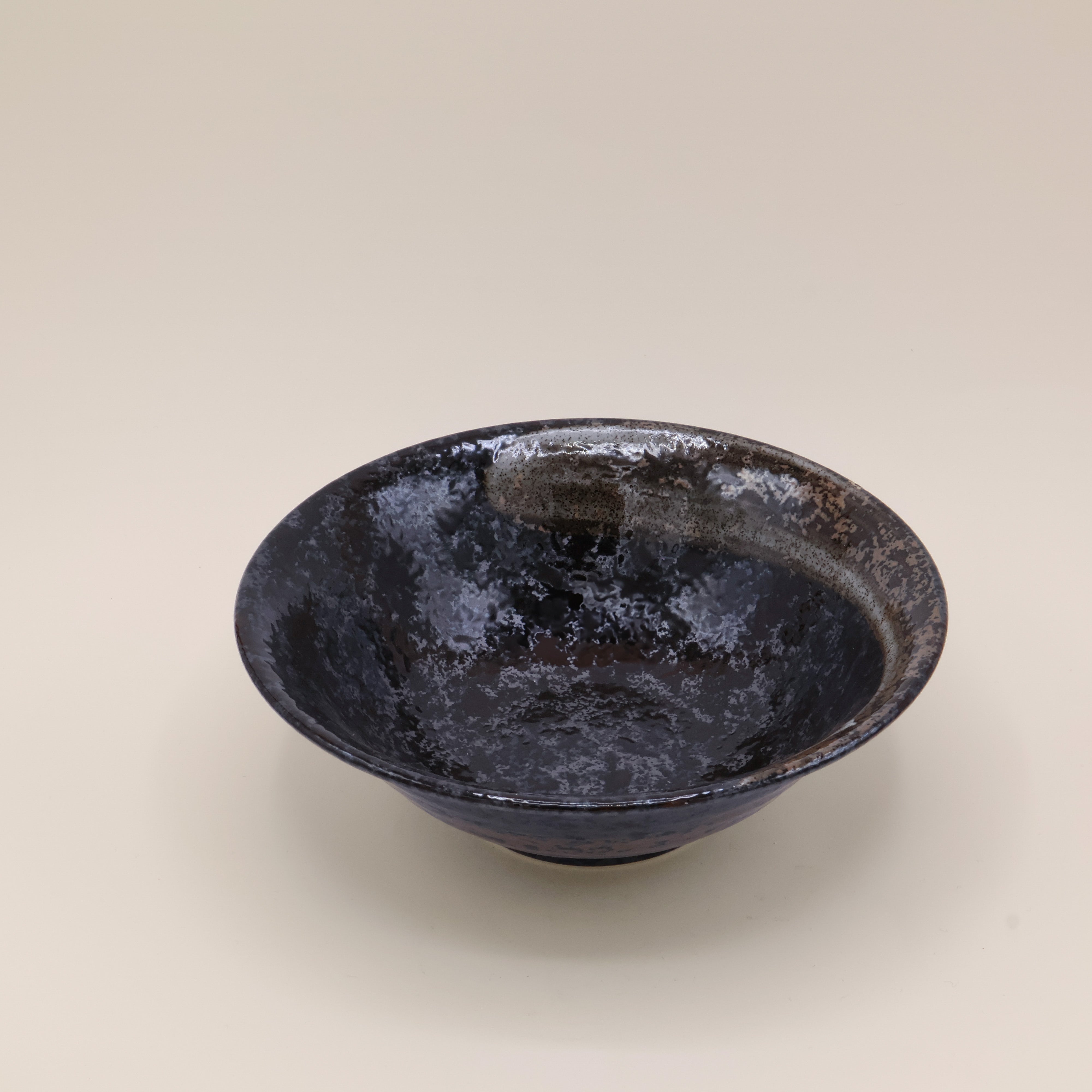 Ramen bowl in dark shades with rim