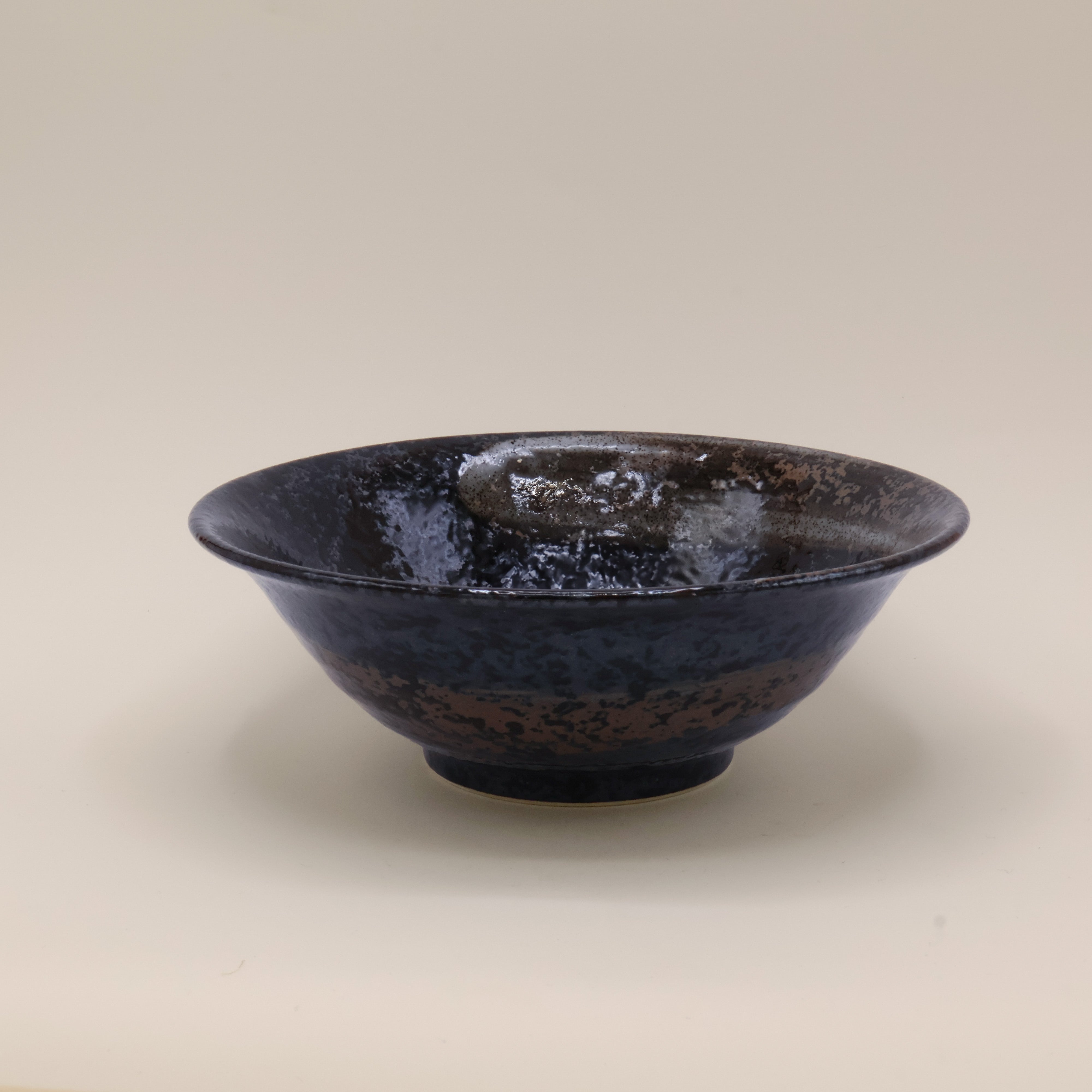 Ramen bowl in dark shades with rim
