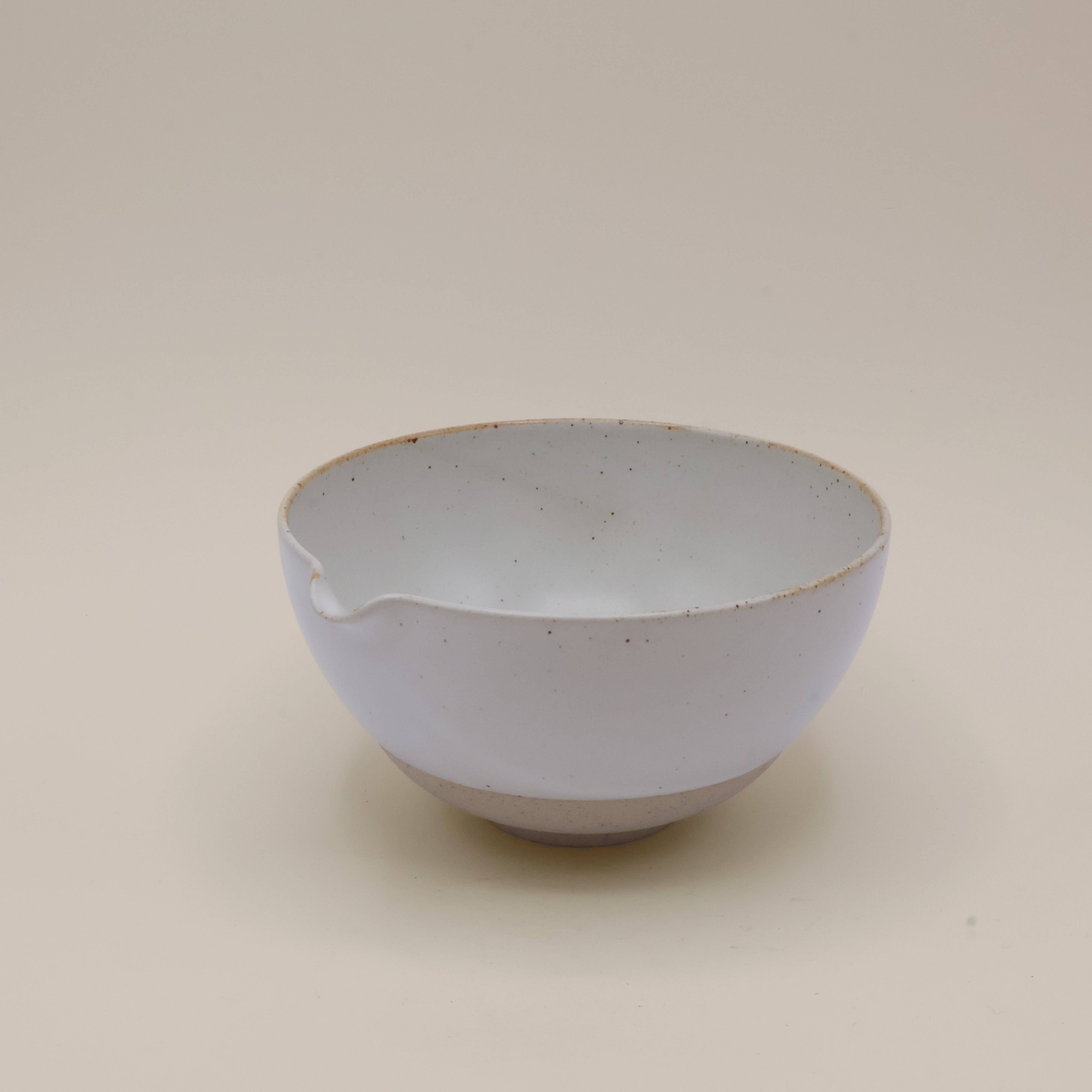 (Price missing) Katakuchi matcha bowl from Ha´ - White with pouring spout