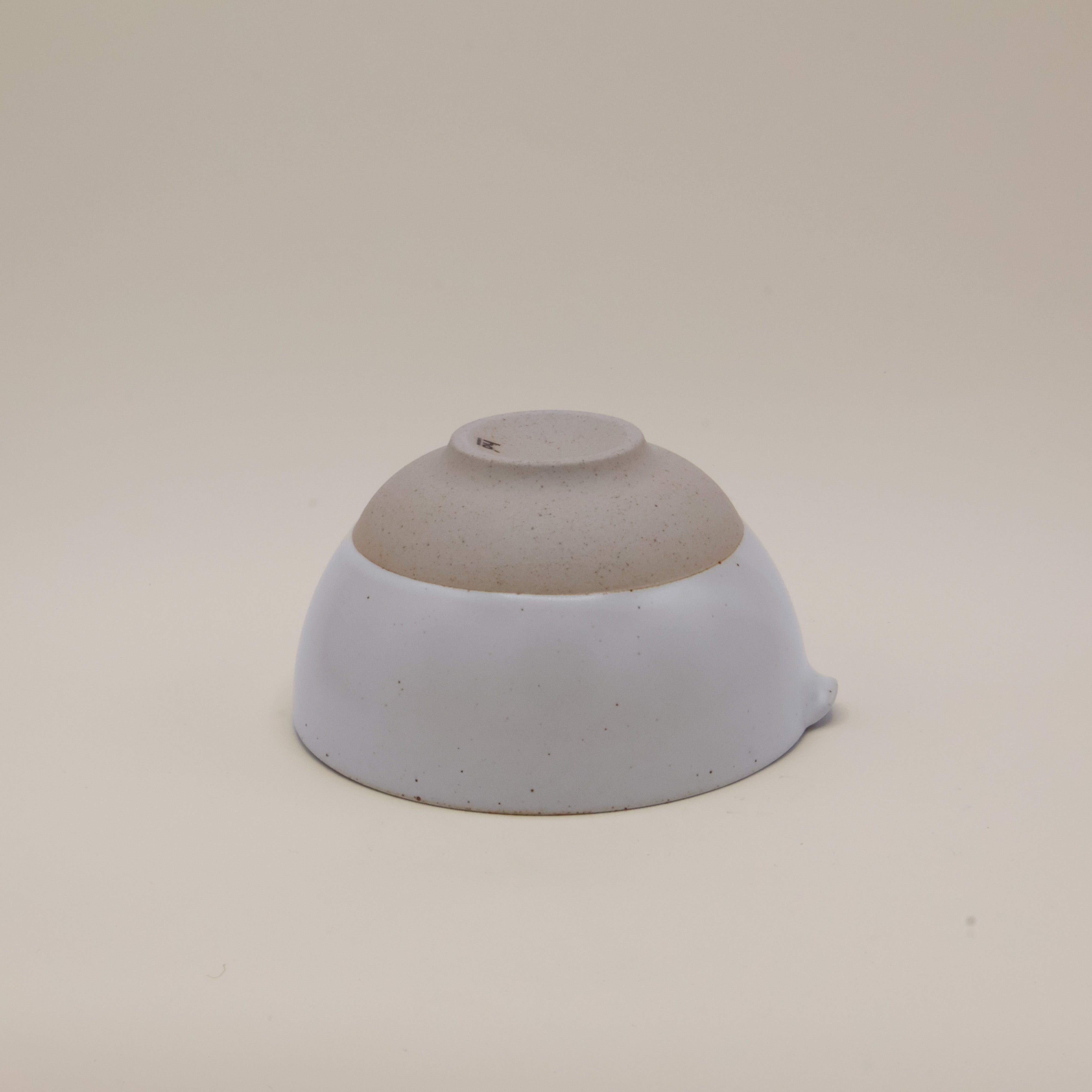 (Price missing) Katakuchi matcha bowl from Ha´ - White with pouring spout