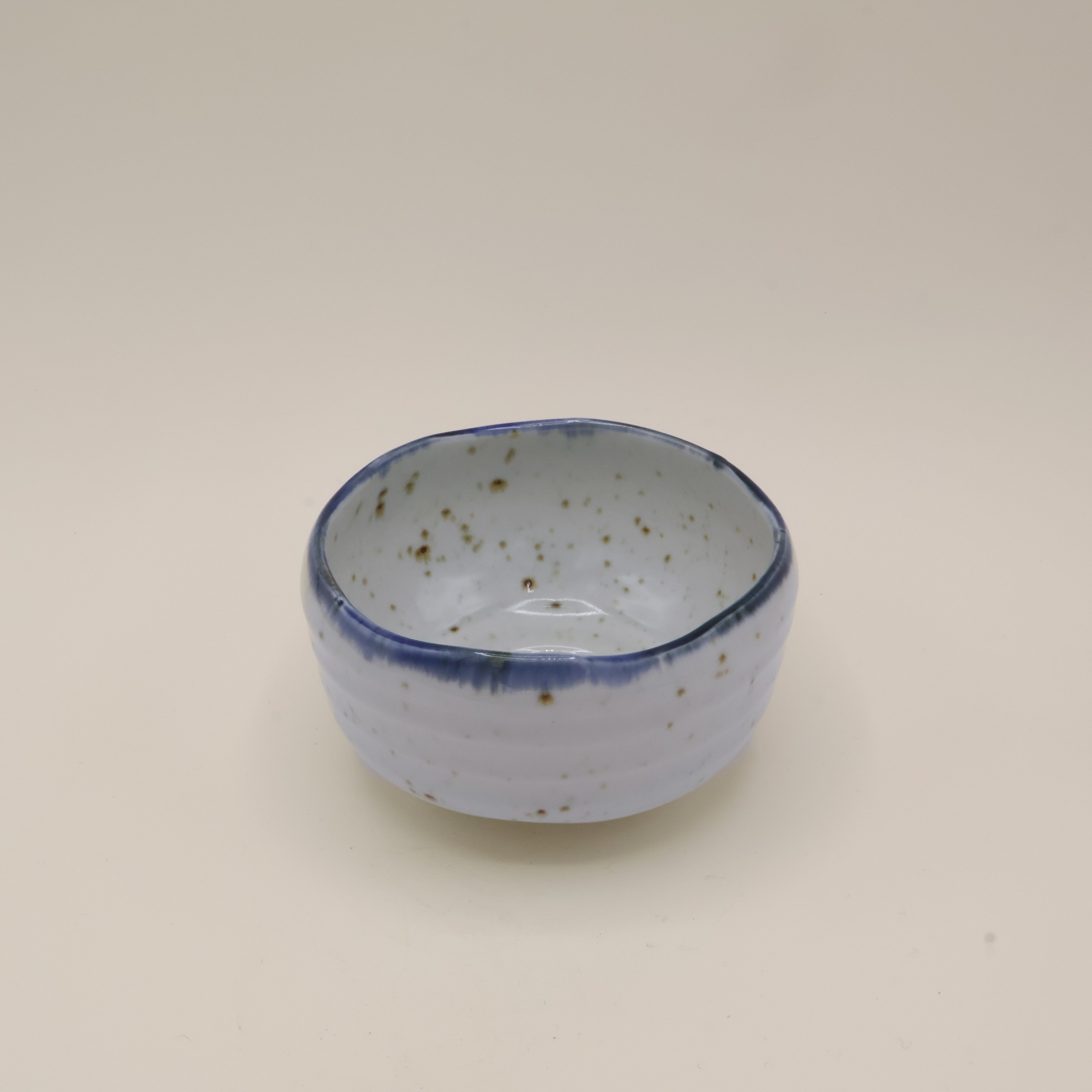 Matchakop - Lyseblå prikker