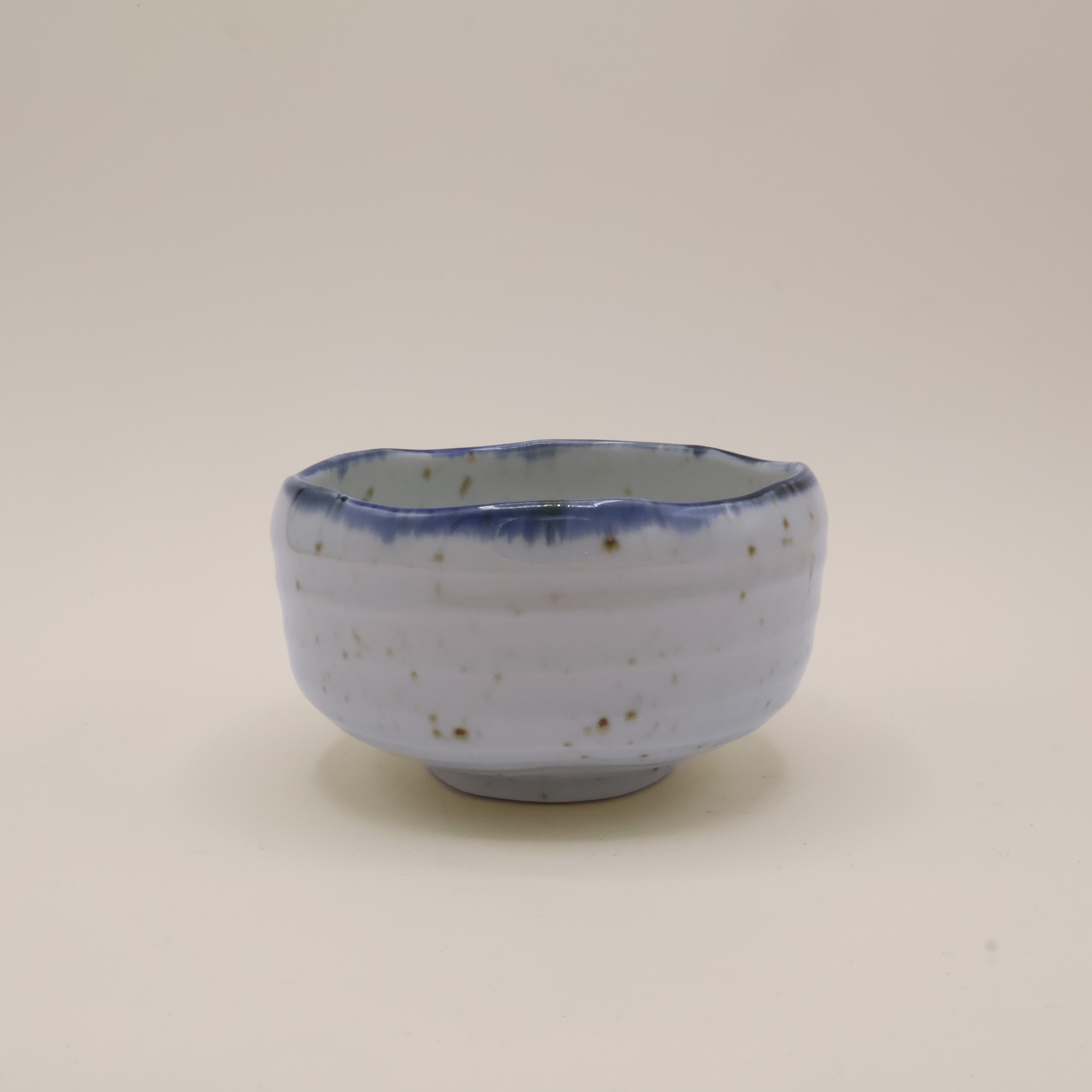 Matcha cup - Light blue dots