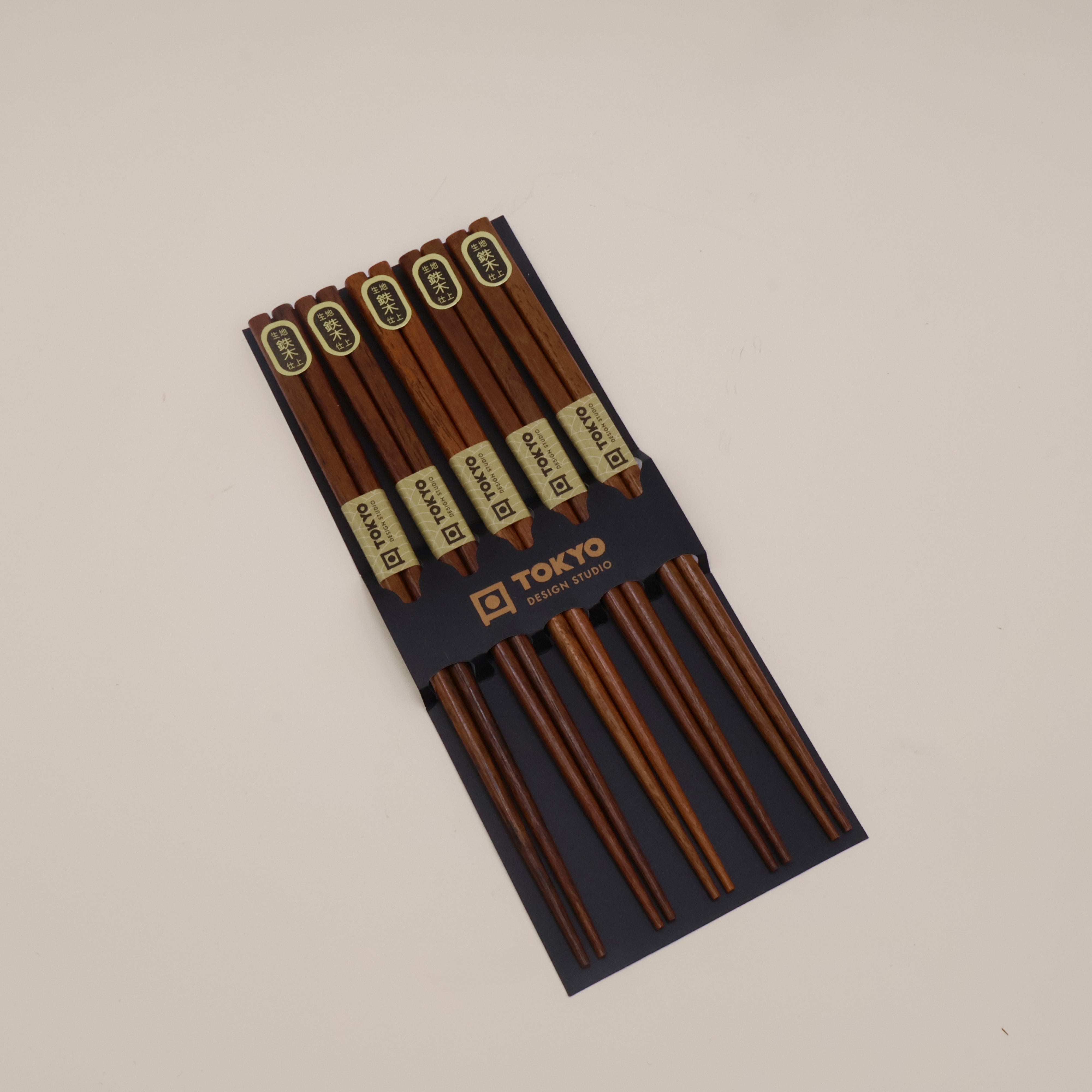 Firkantede spisepinde i træ, mørkebrun