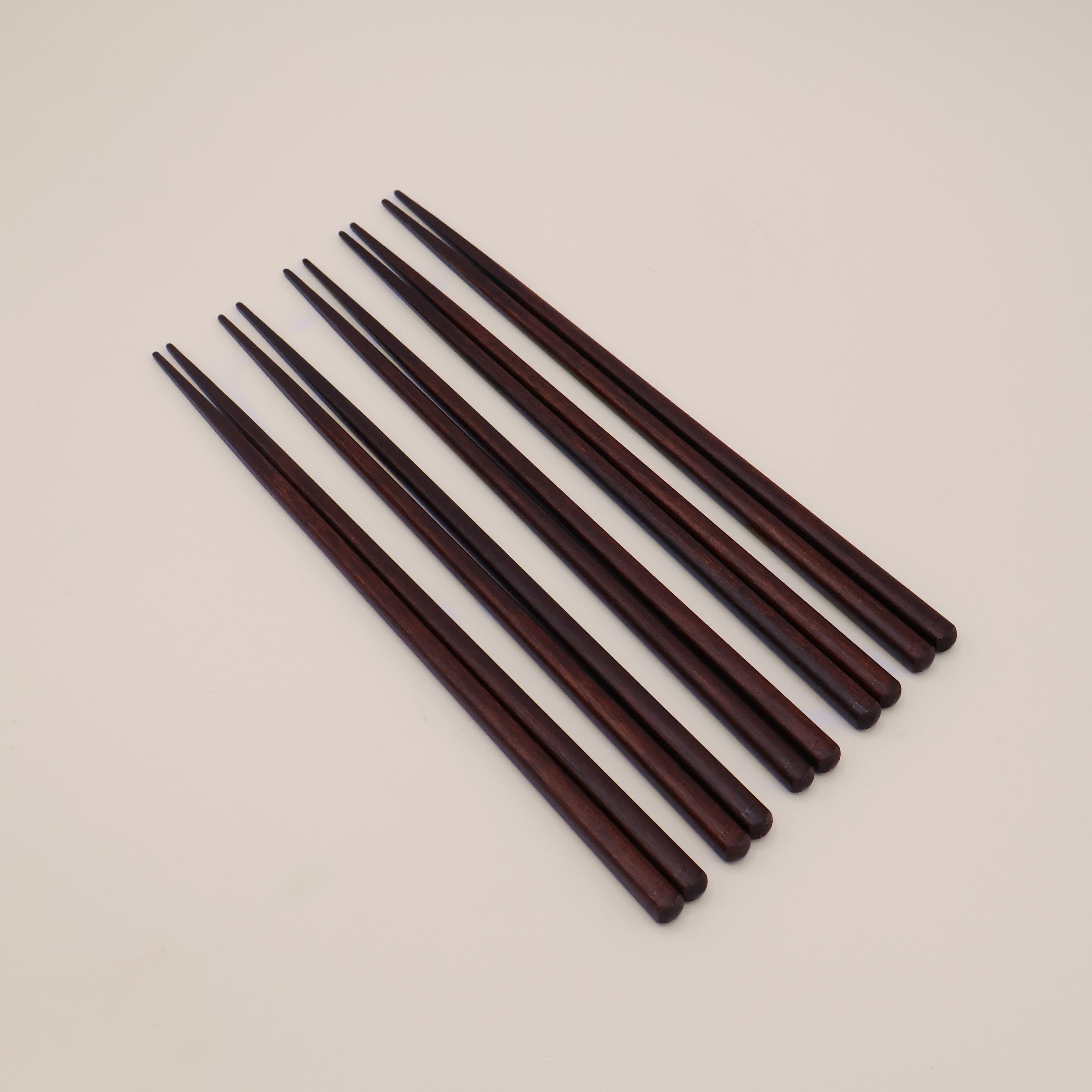 Spisepinde i træ, mørkebrun