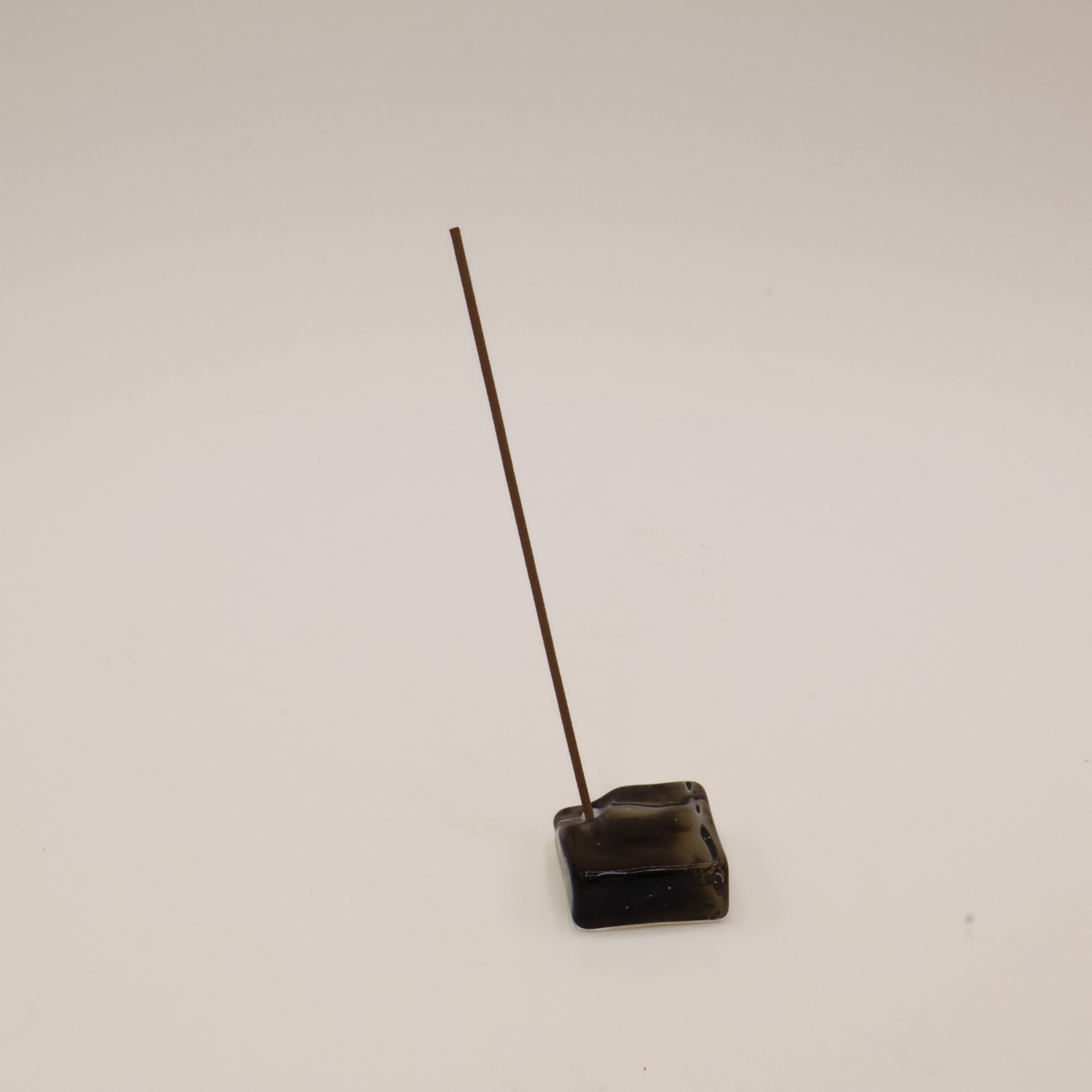 Holder til røgelse i brun glas