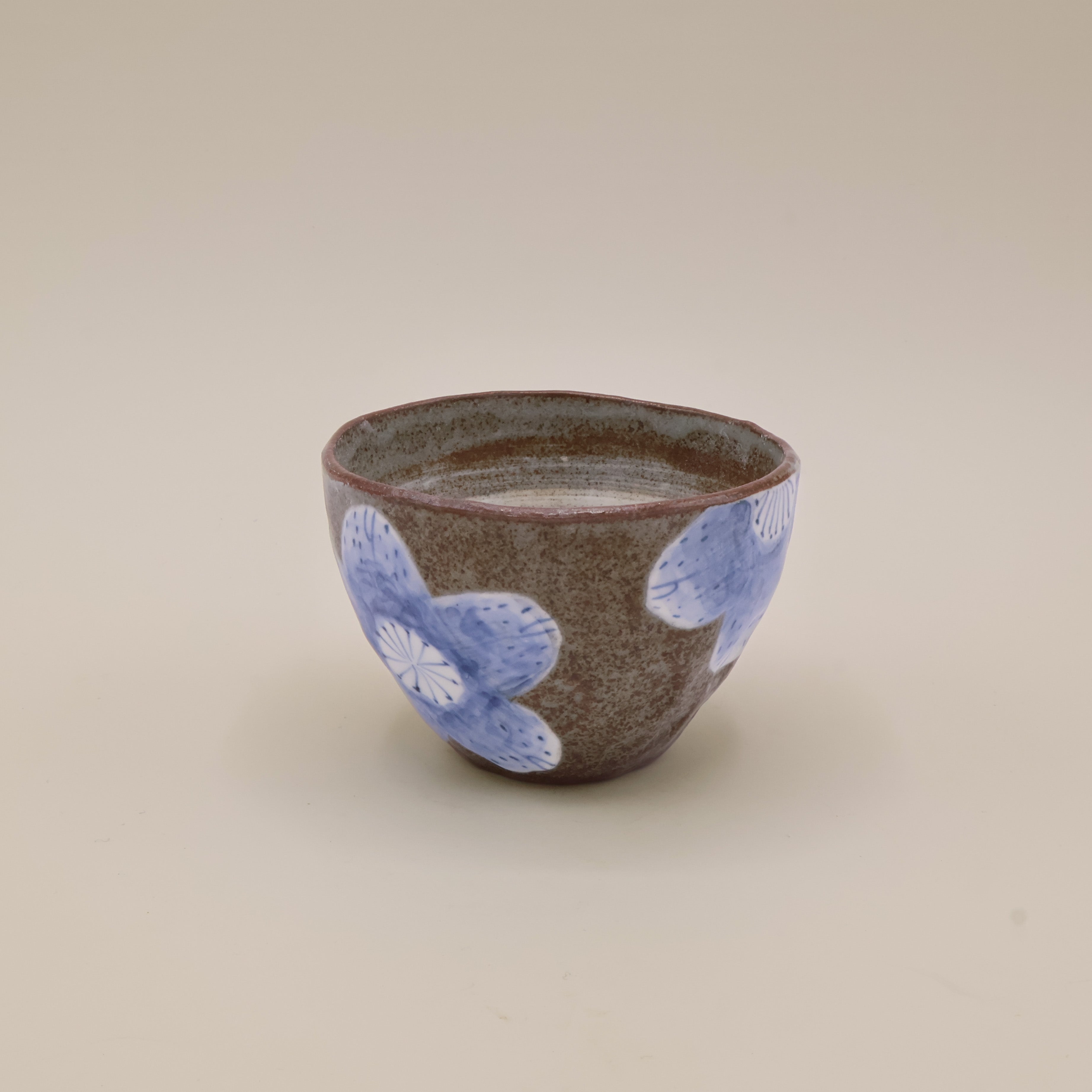 Brown/gray cup with flowers