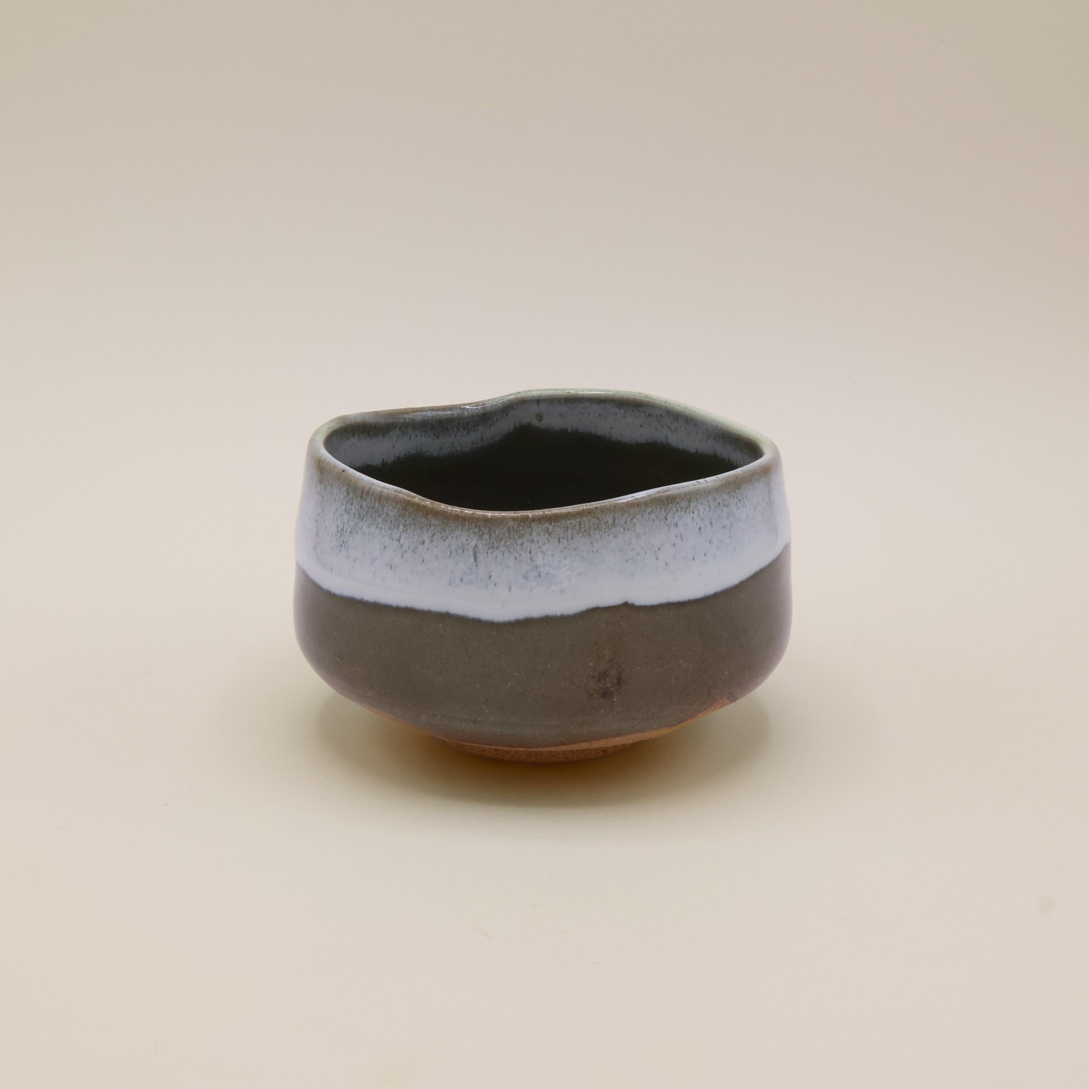 Matcha cup - Dusty green with light blue rim