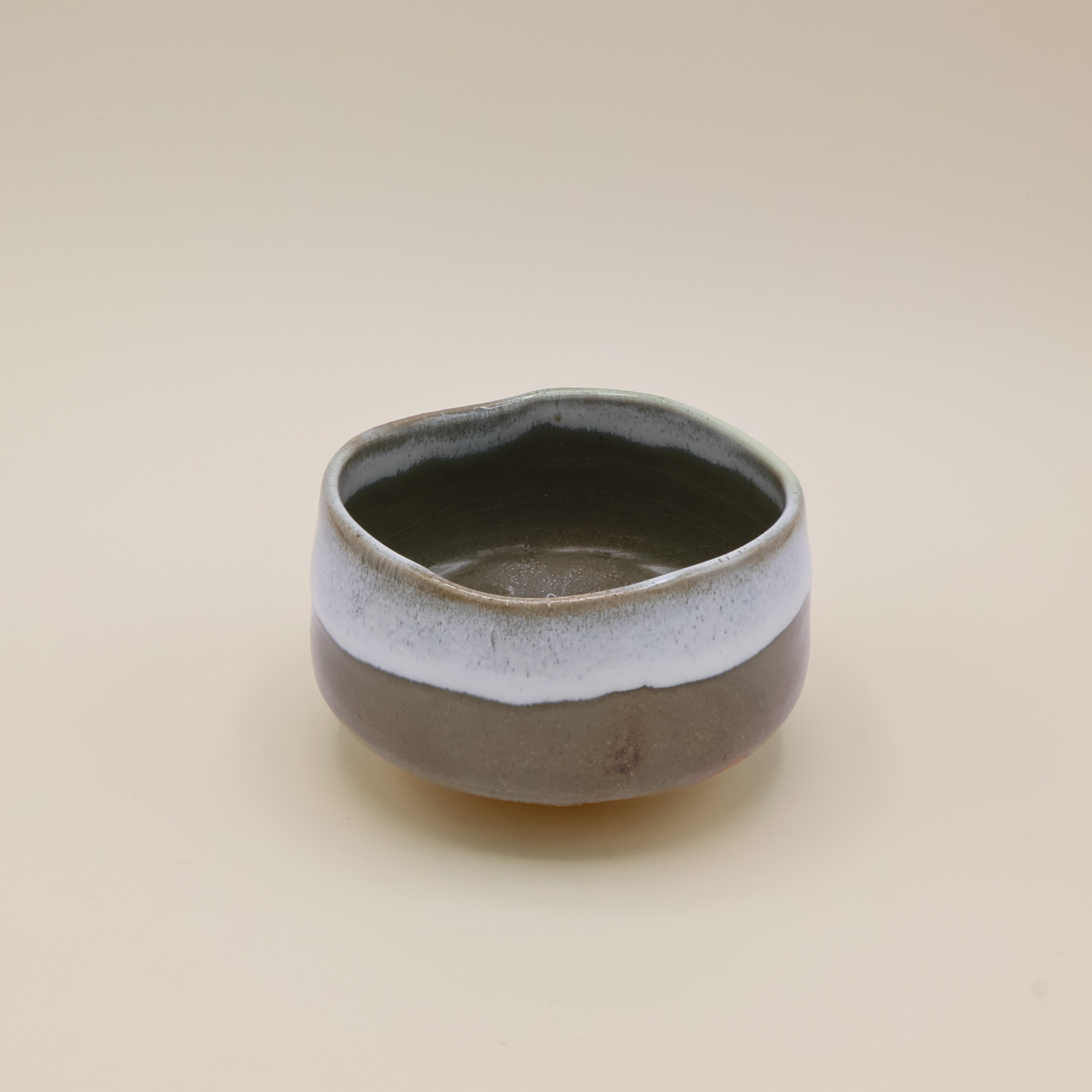 Matcha cup - Dusty green with light blue rim