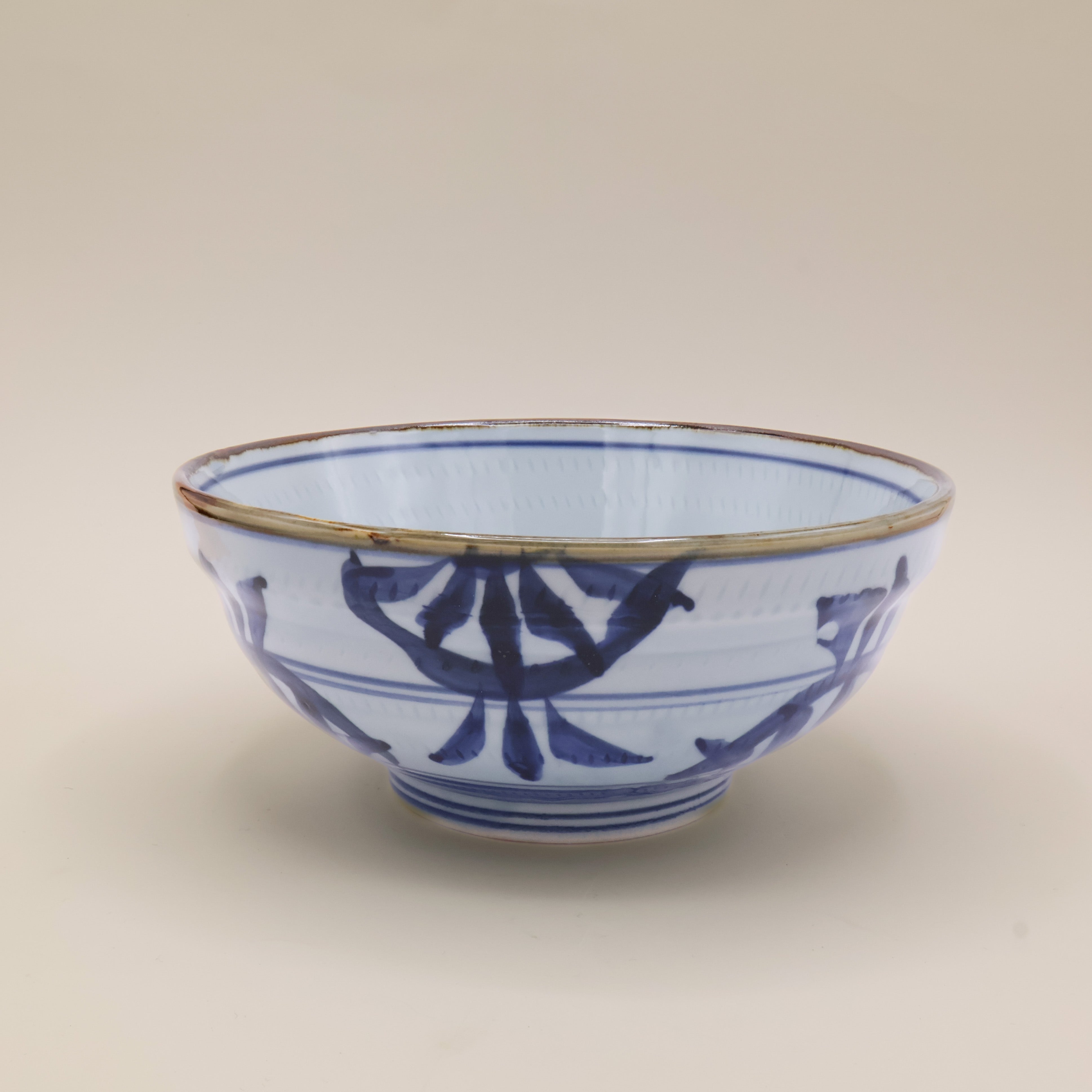 Stor håndmalet ramenskål med japanske motiver