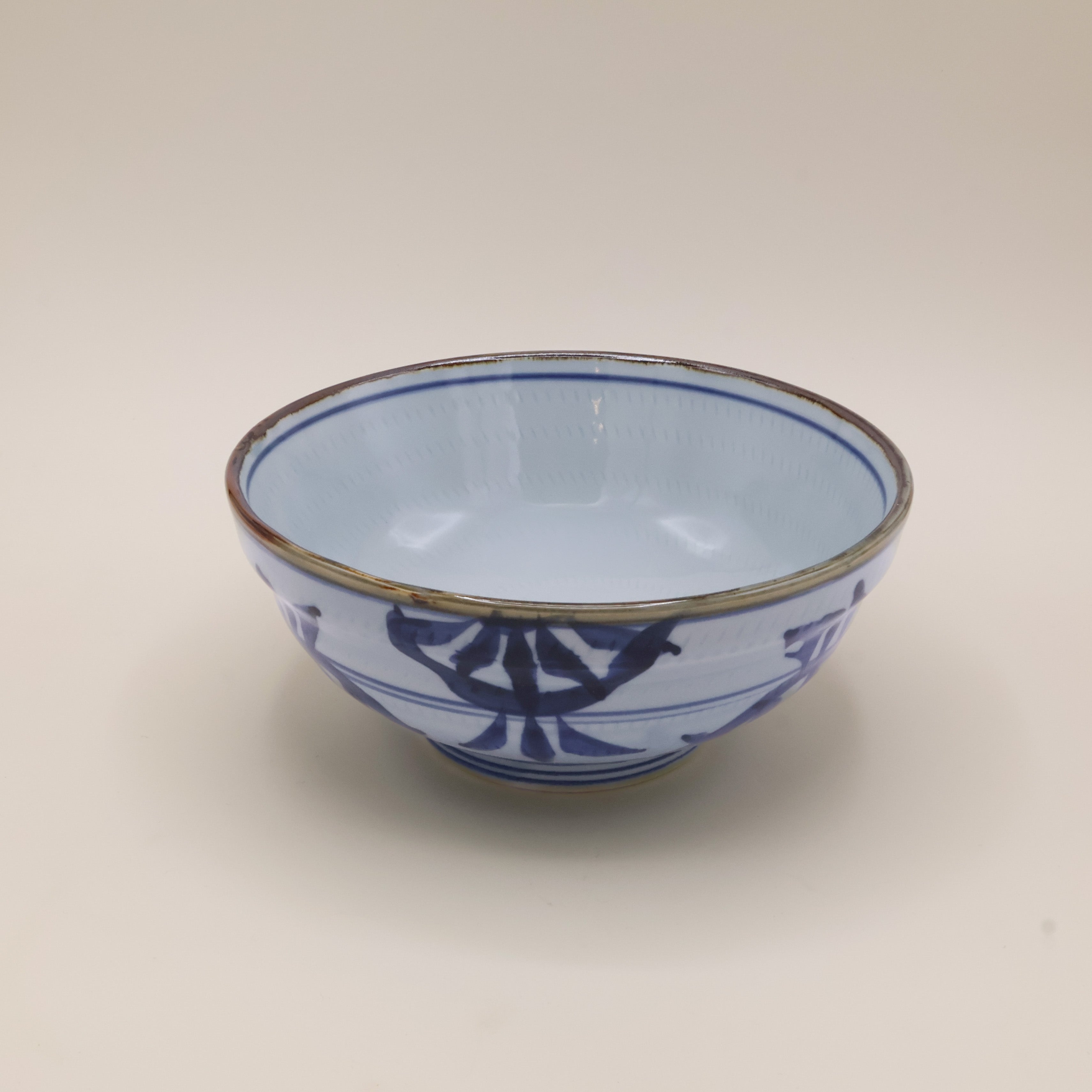 Stor håndmalet ramenskål med japanske motiver