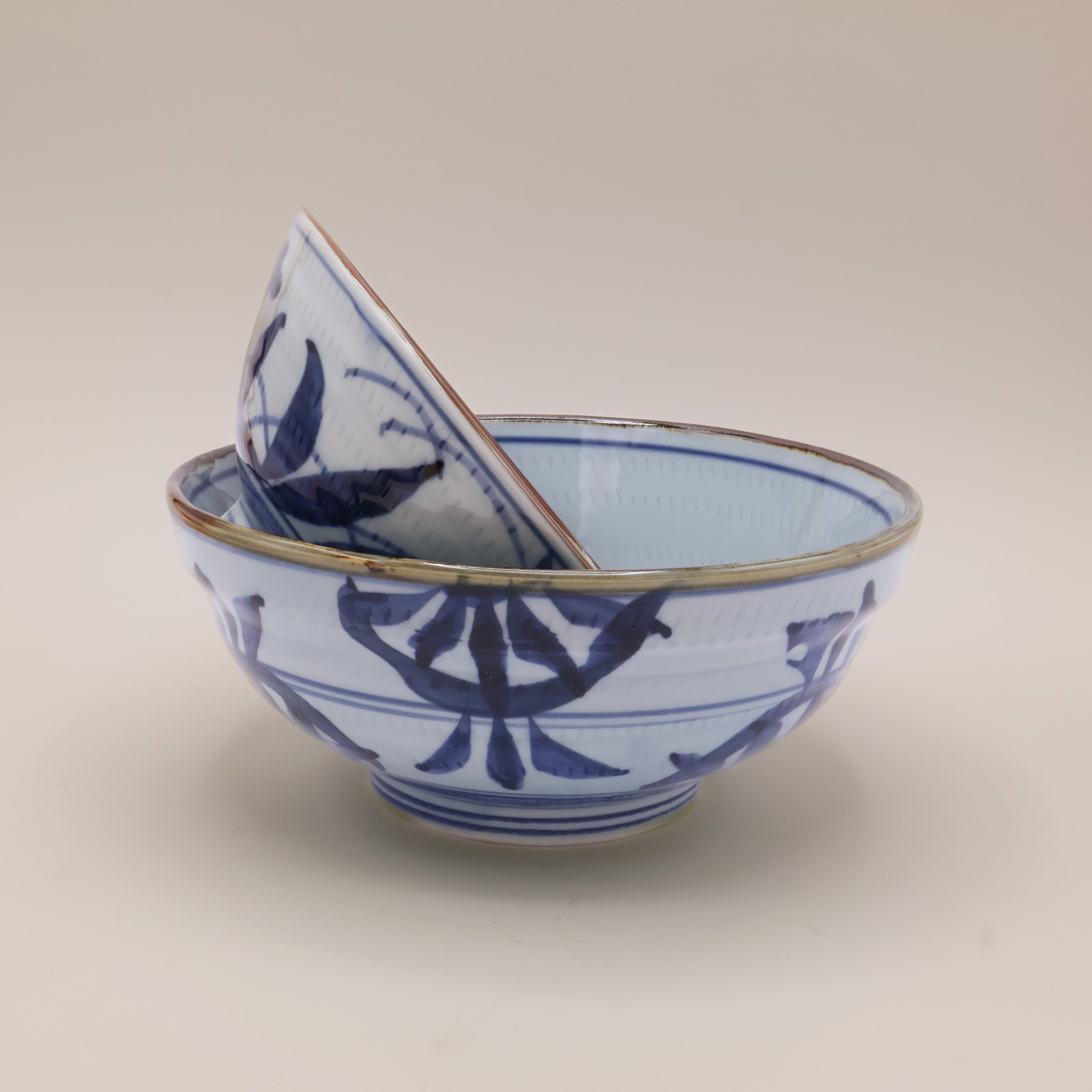 Stor håndmalet ramenskål med japanske motiver