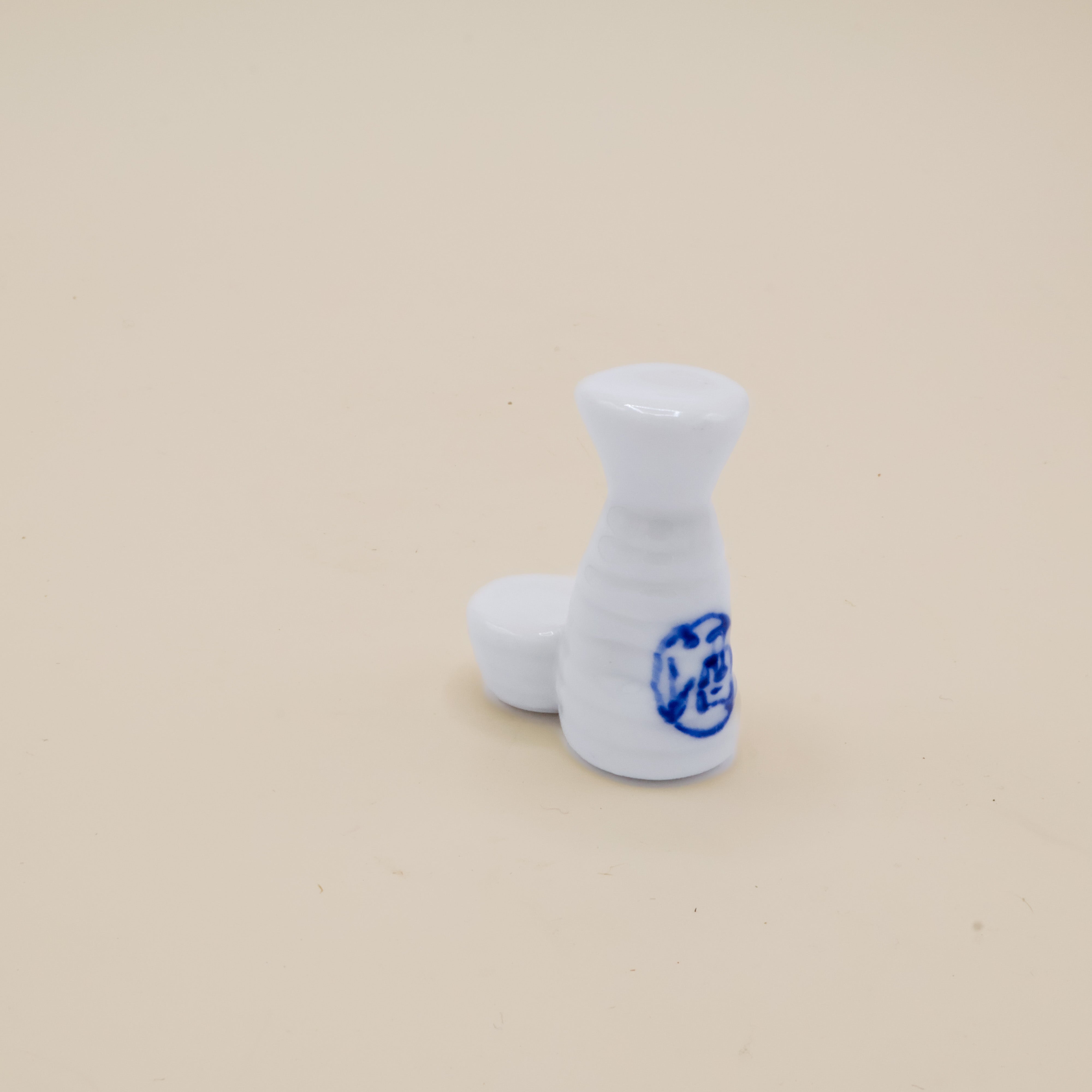 Spisepindeholder - Sake kande og kop
