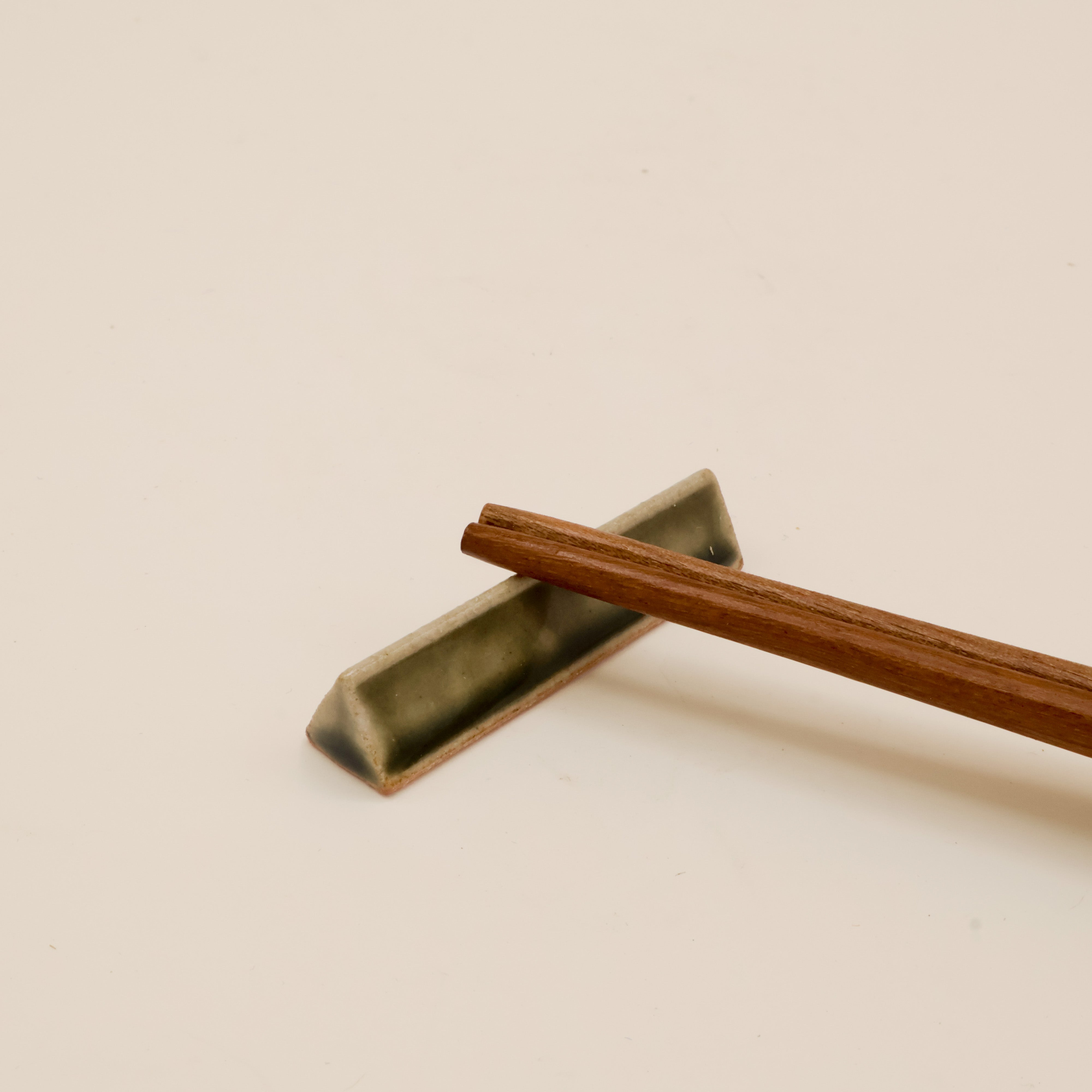 Chopstick holder - Dark green triangle
