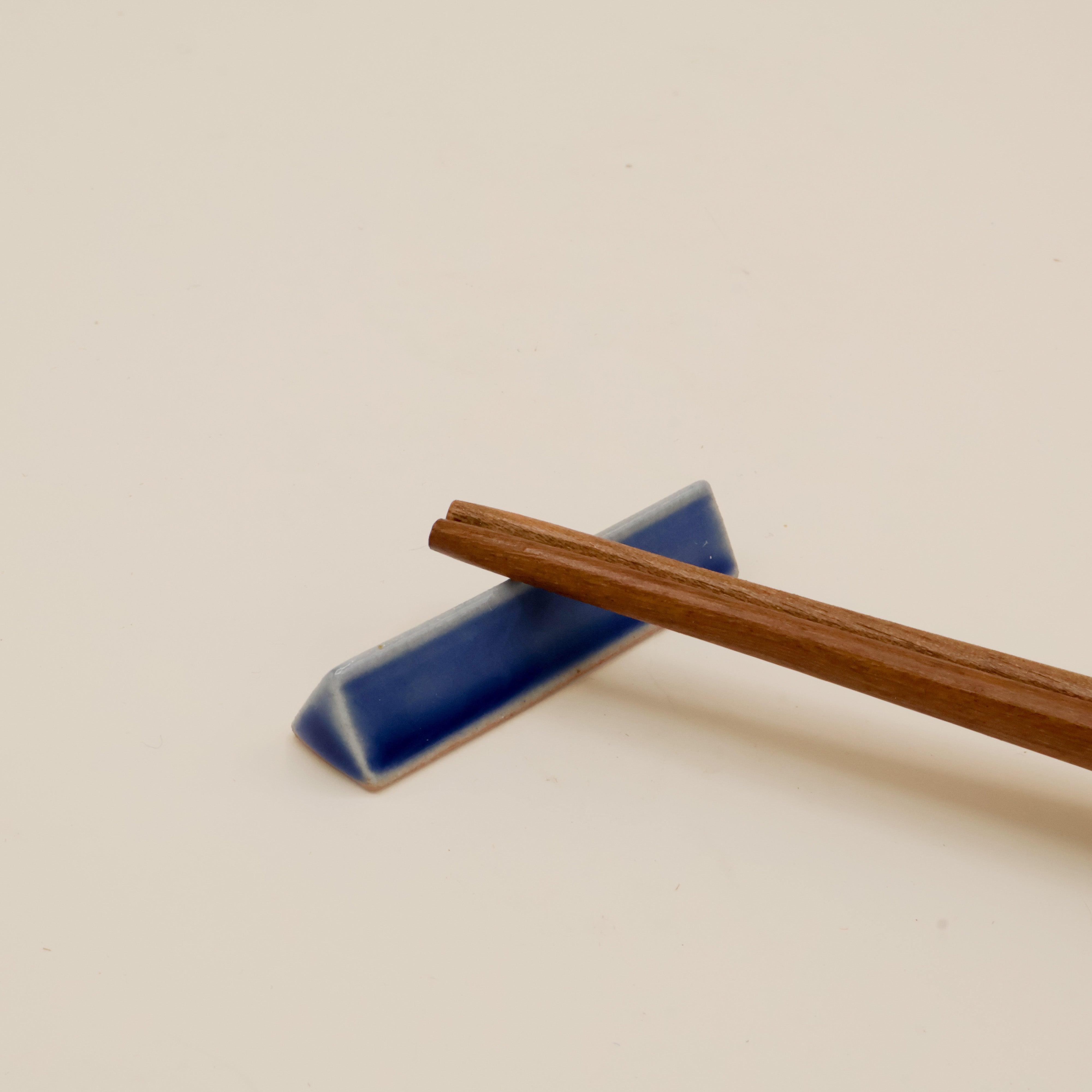 Chopstick holder - Blue triangle