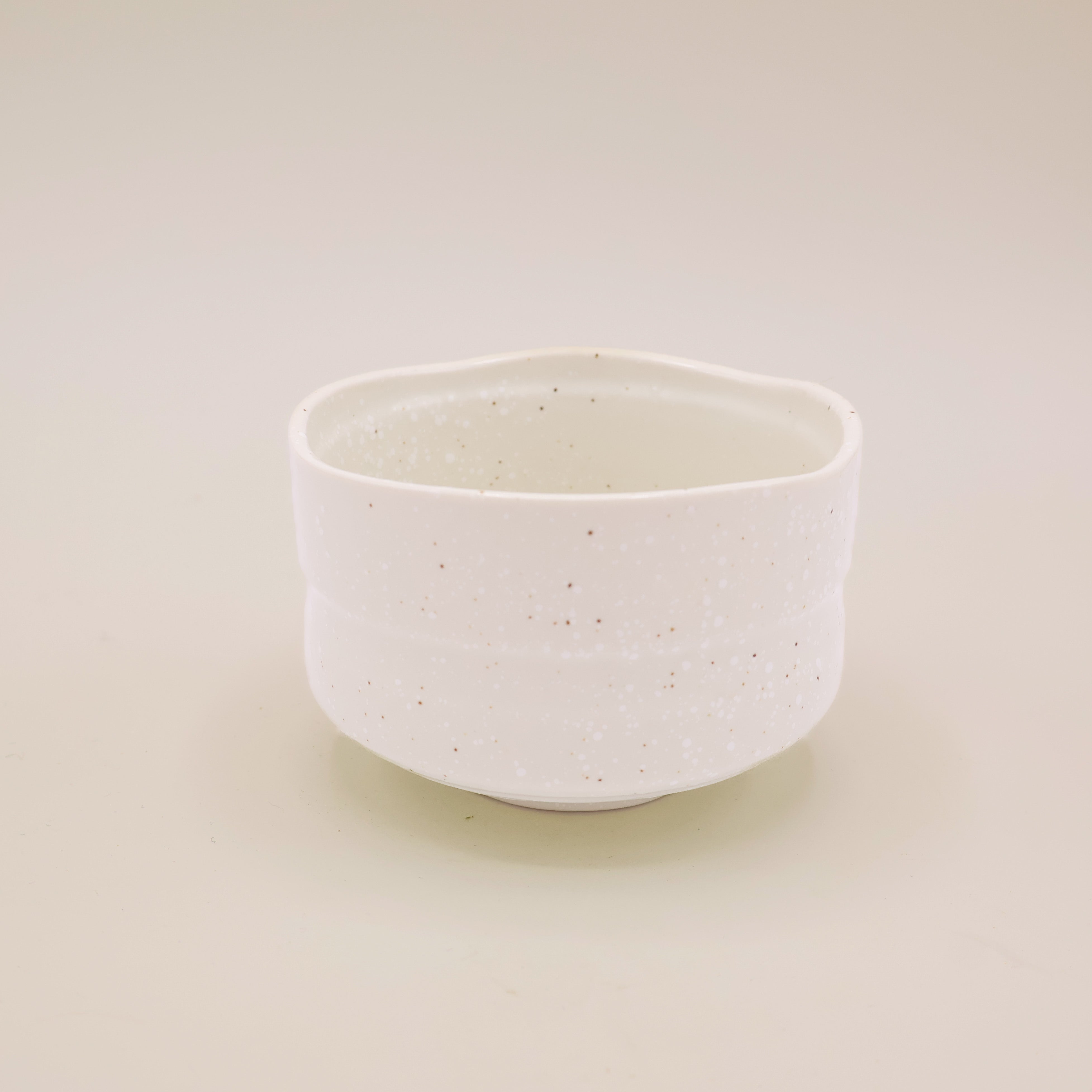 Matchakop - Lille hvid med indhak