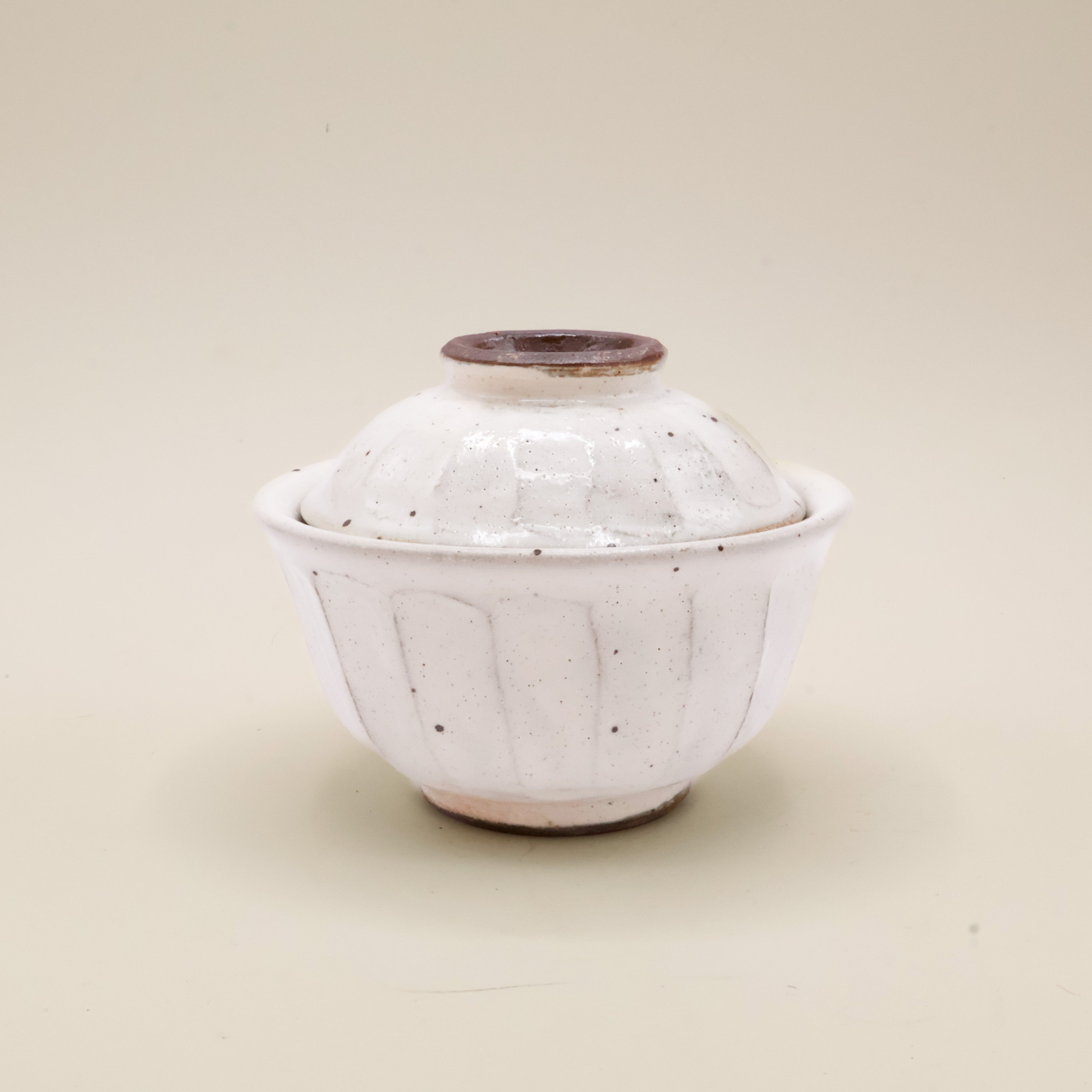 Lidded jar - White/gray with edges