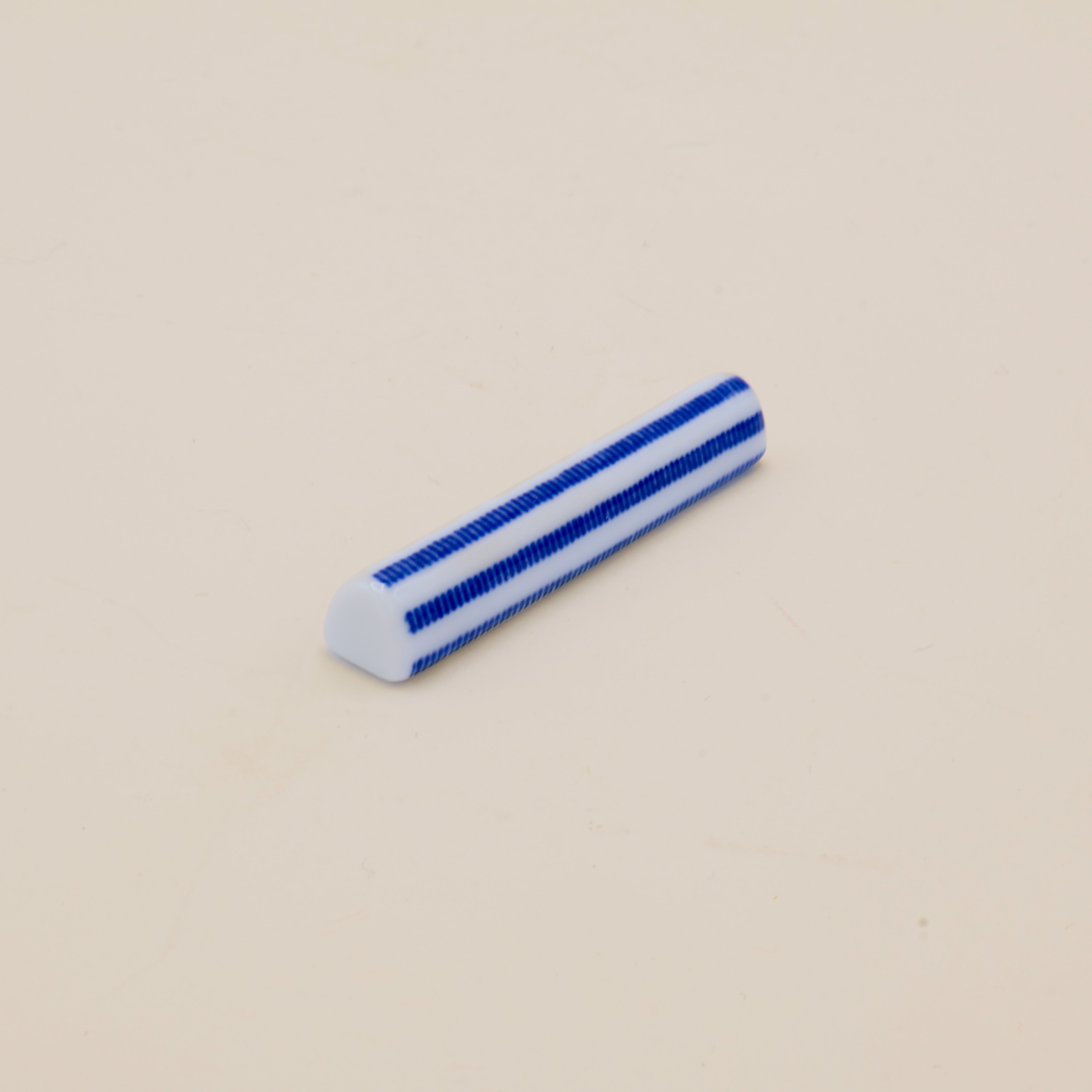Chopstick holder - White with blue details
