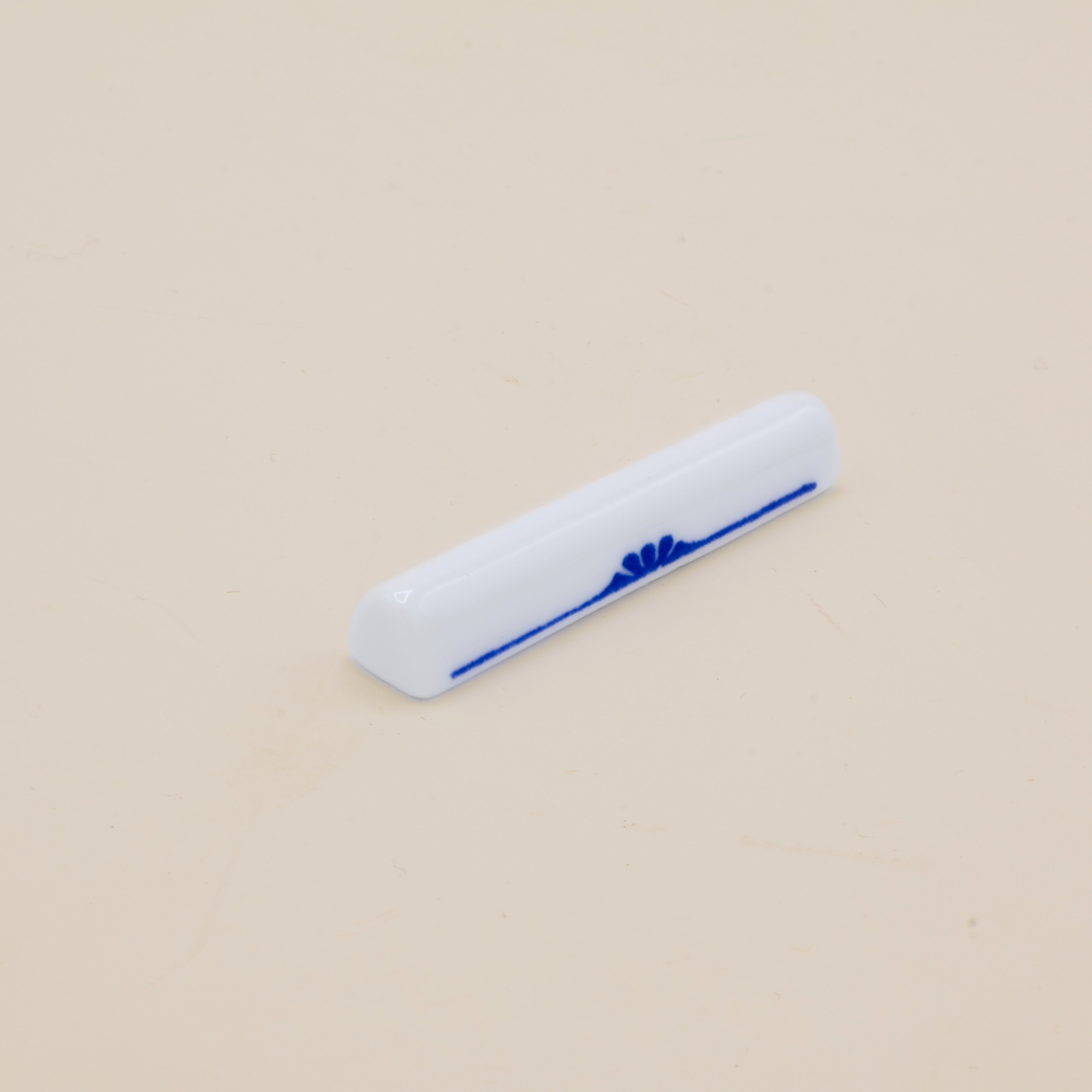 Chopstick holder - White with blue details