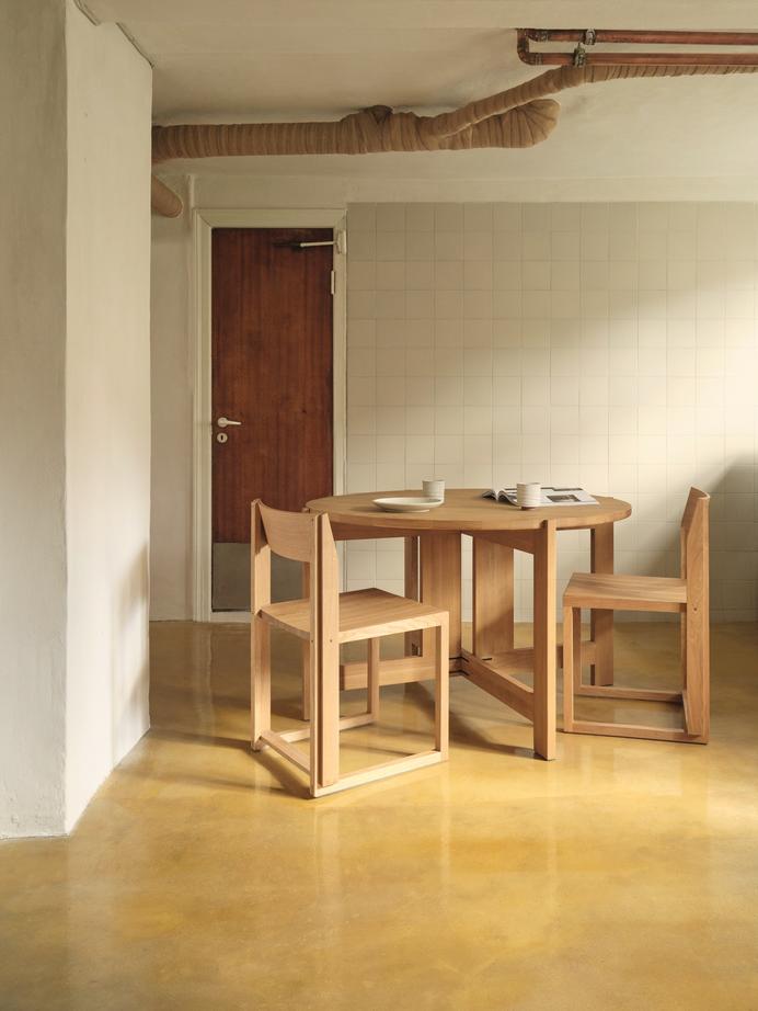 Kristina Dam: Outline chair