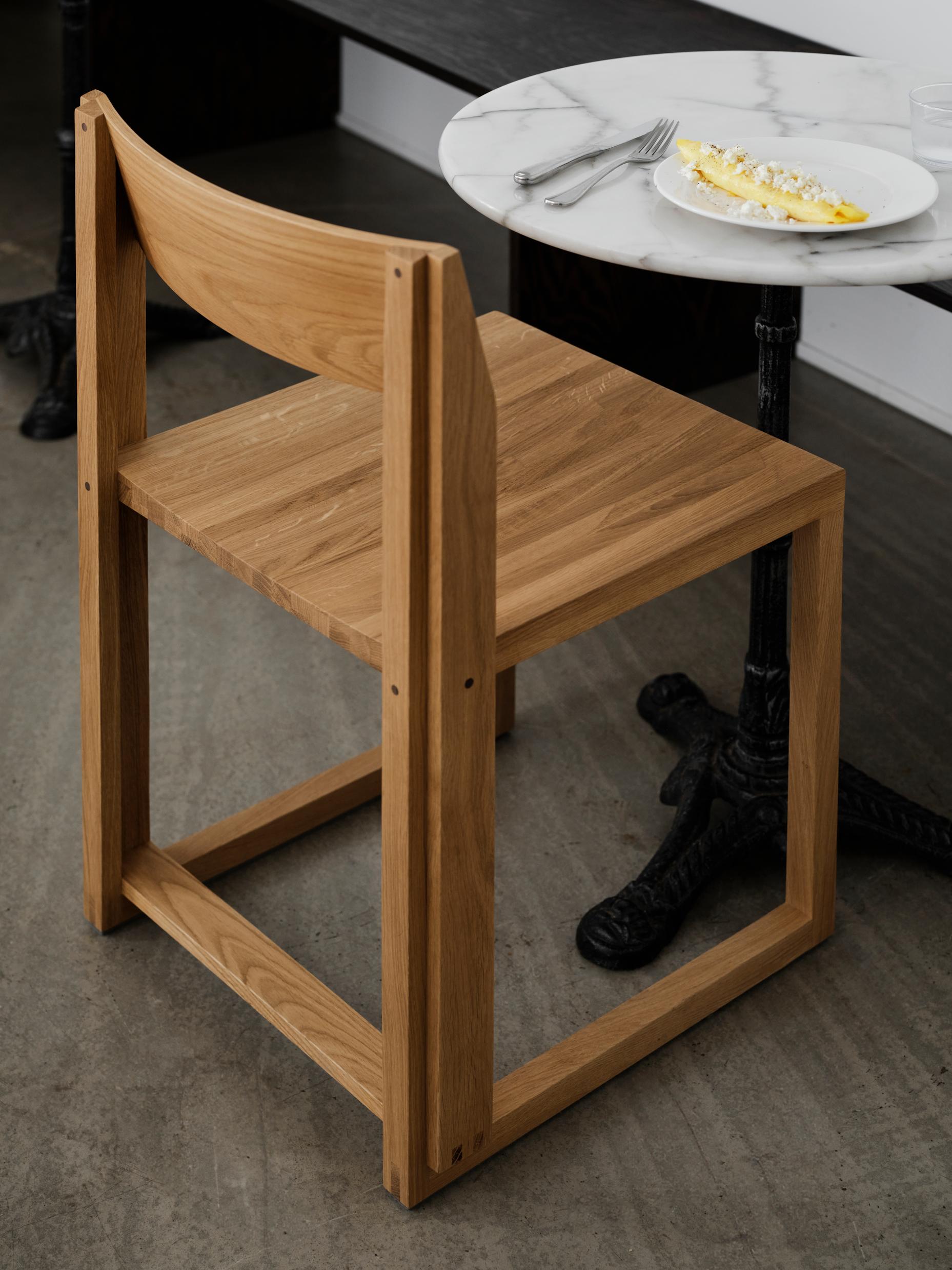 Kristina Dam: Outline chair