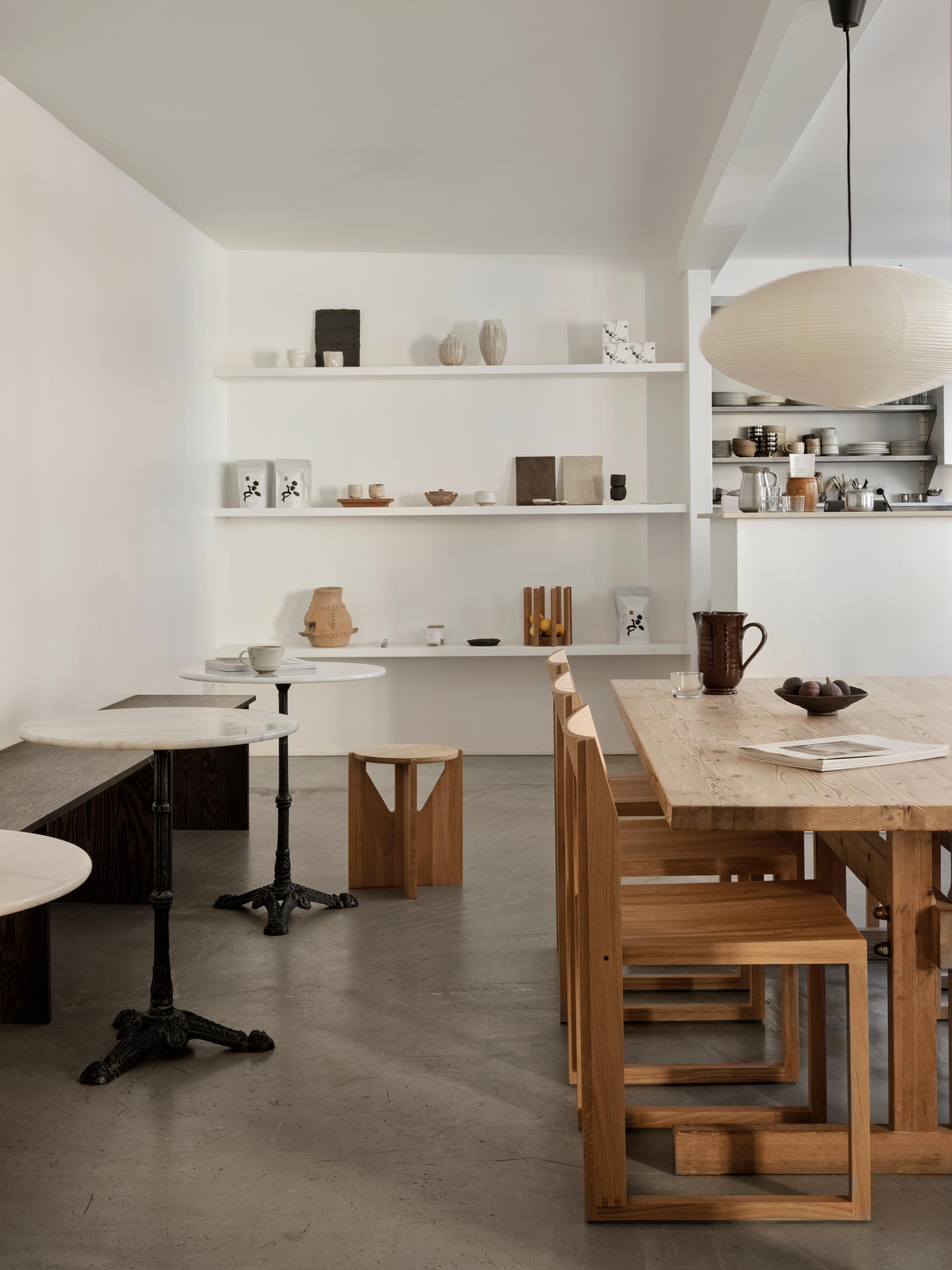 Kristina Dam: Outline chair