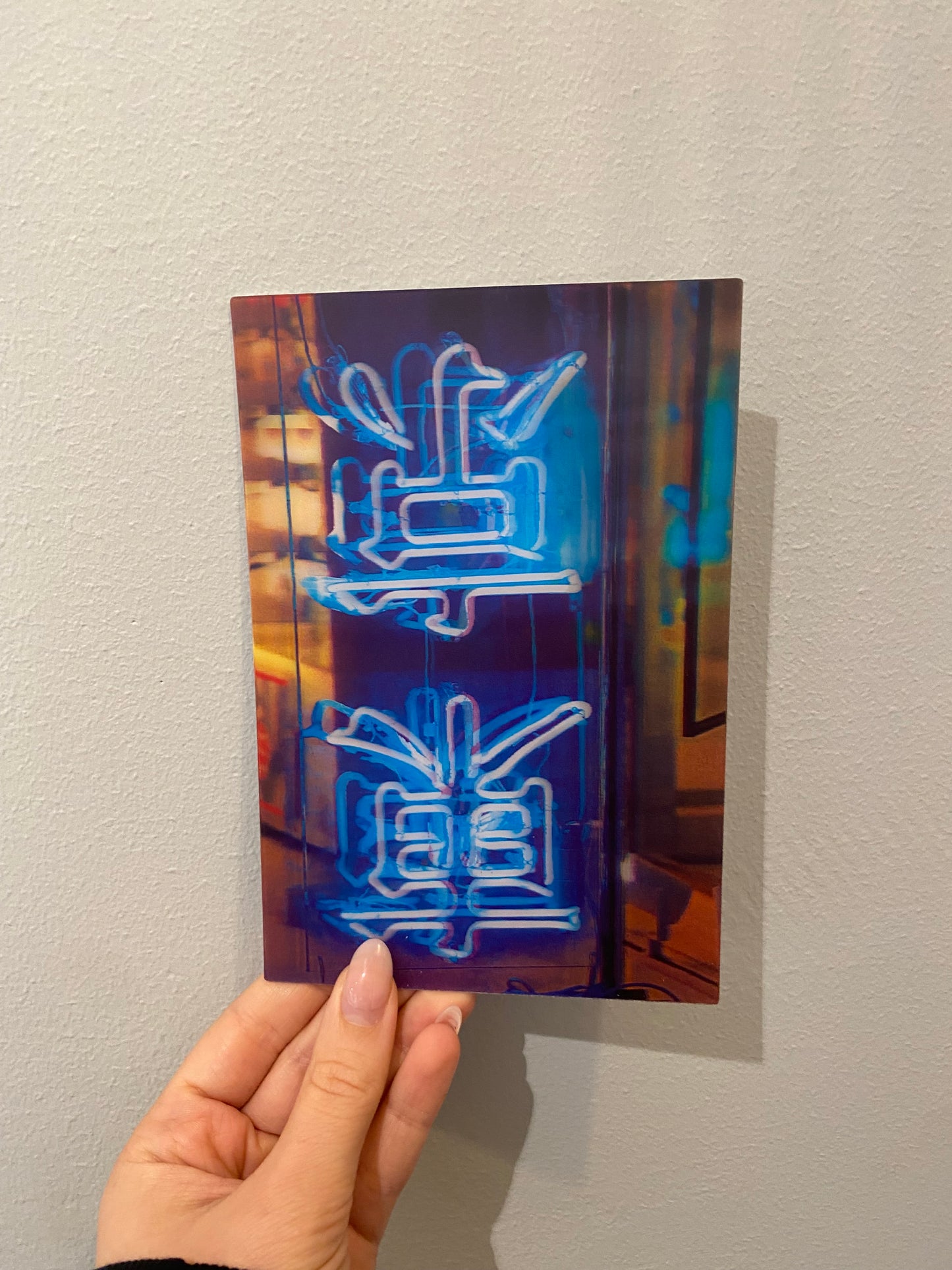 3D kort med neon skilt af japanske tegn