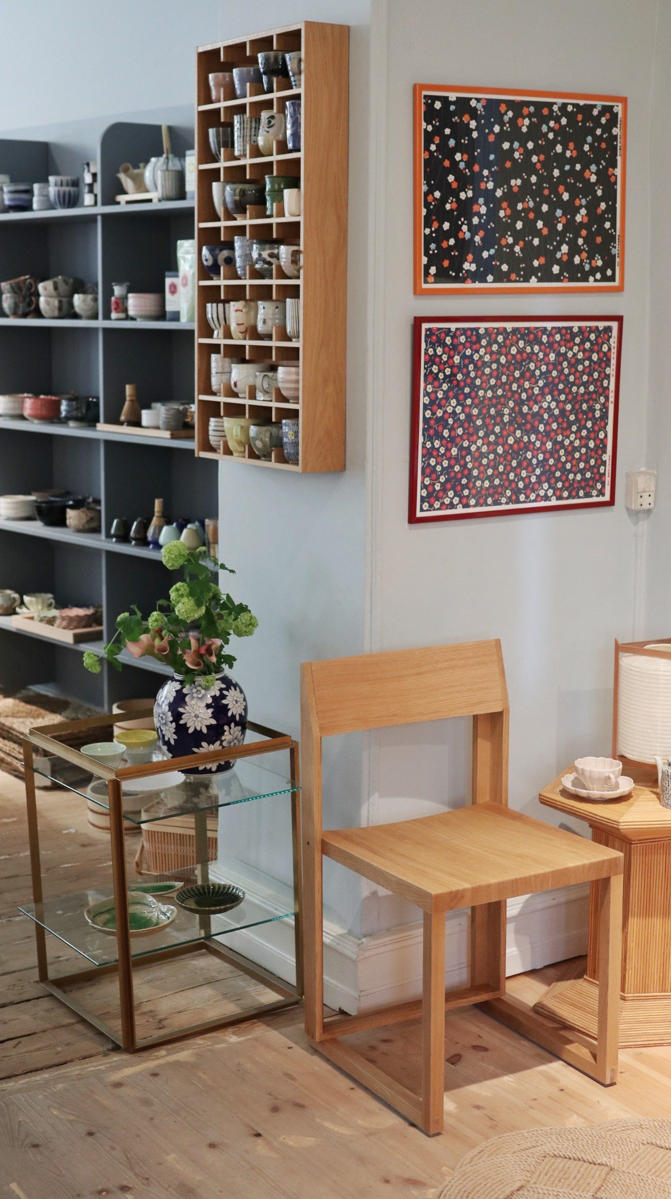 Kristina Dam: Outline chair