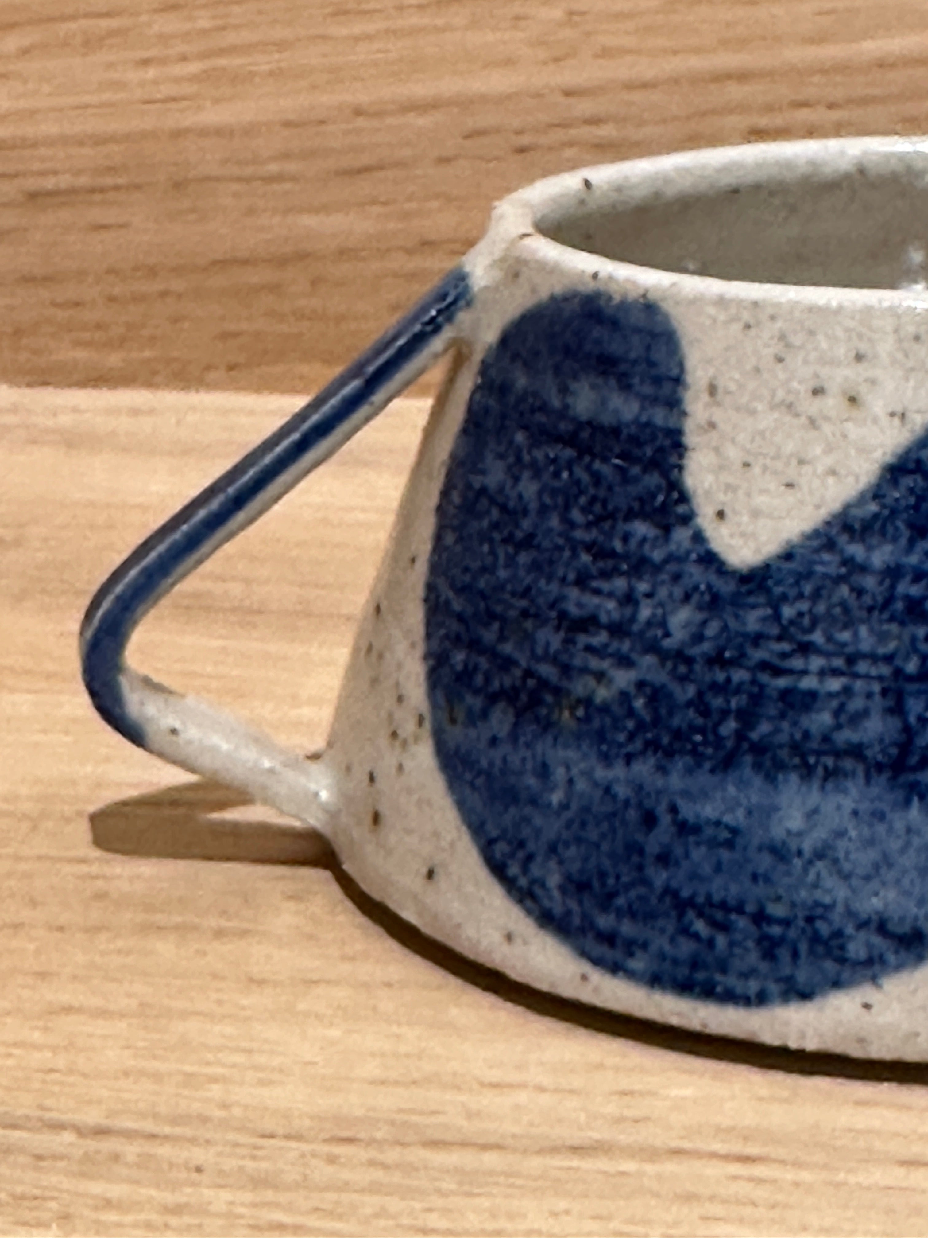 Wavy cup with blue wave