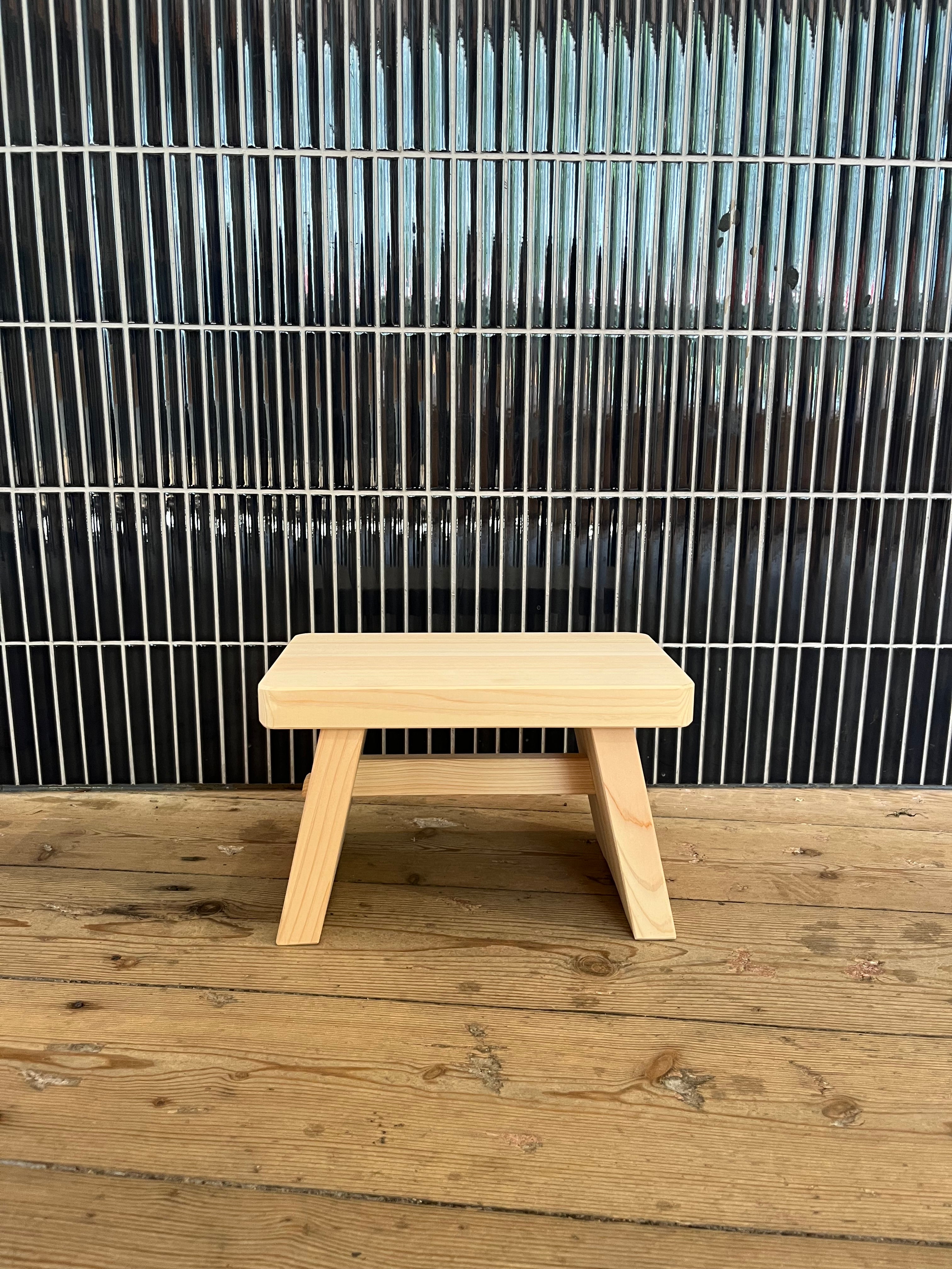 Small Japanese stools / bath chair in hinoki wood