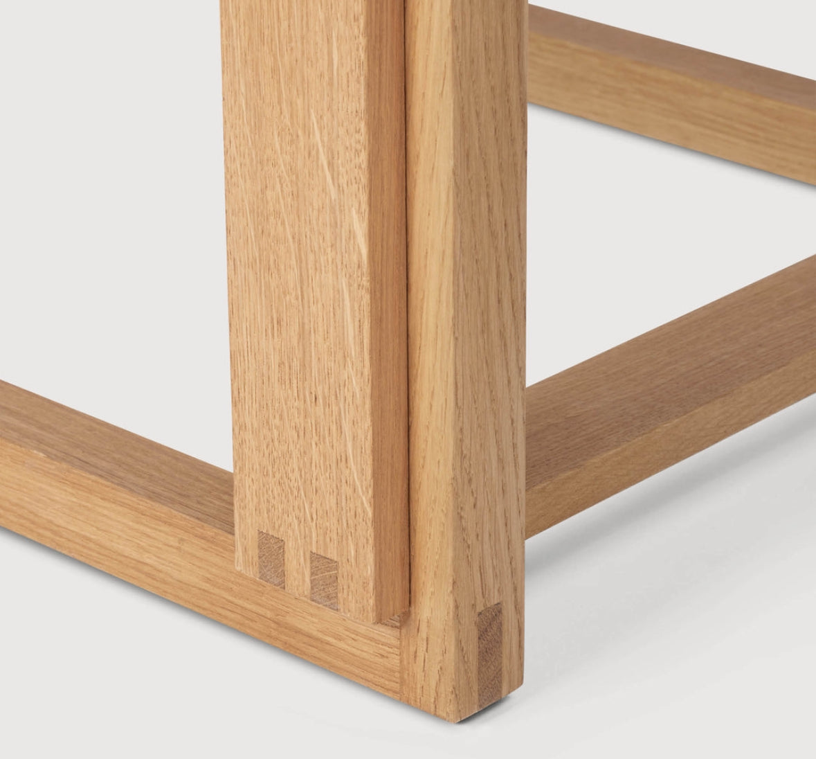 Kristina Dam: Outline chair