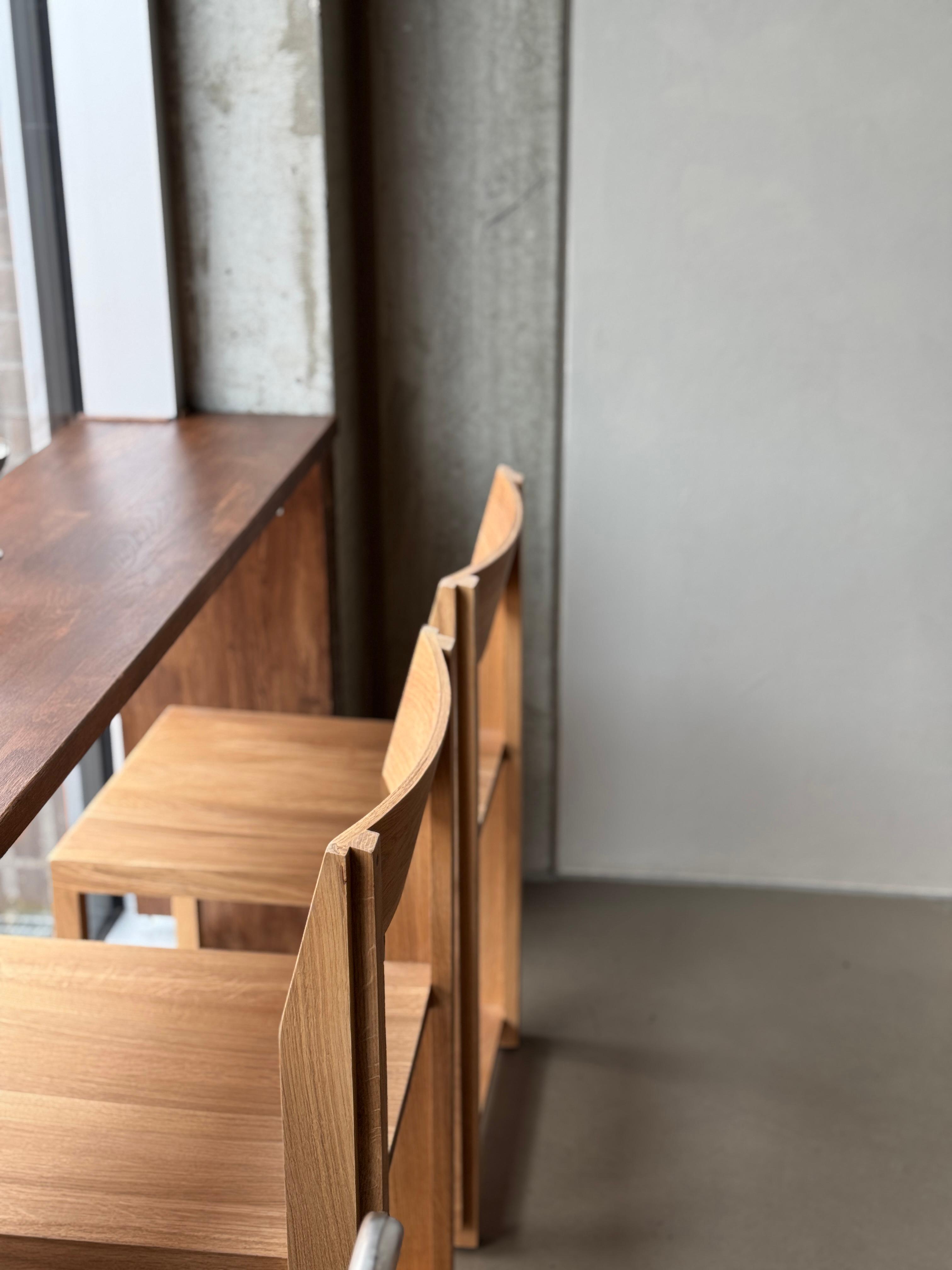 Kristina Dam: Outline chair