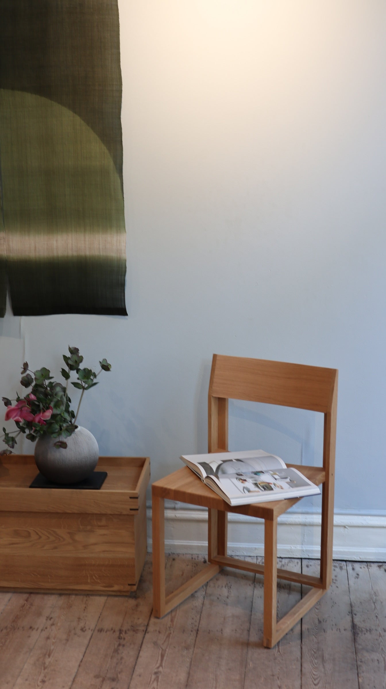 Kristina Dam: Outline chair