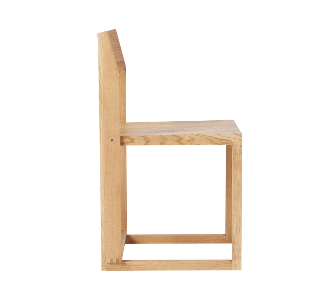Kristina Dam: Outline chair